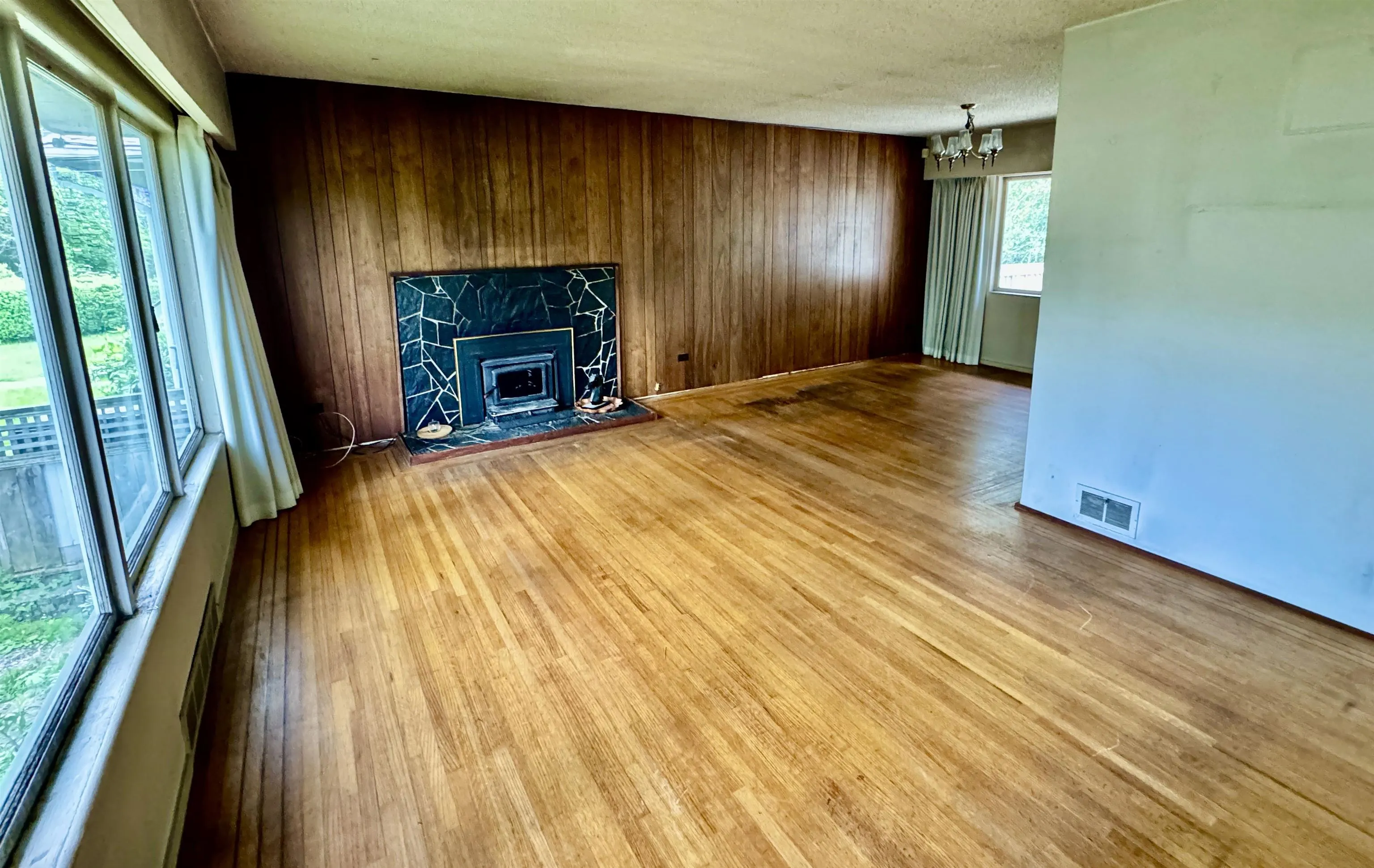 515 W 24th Street