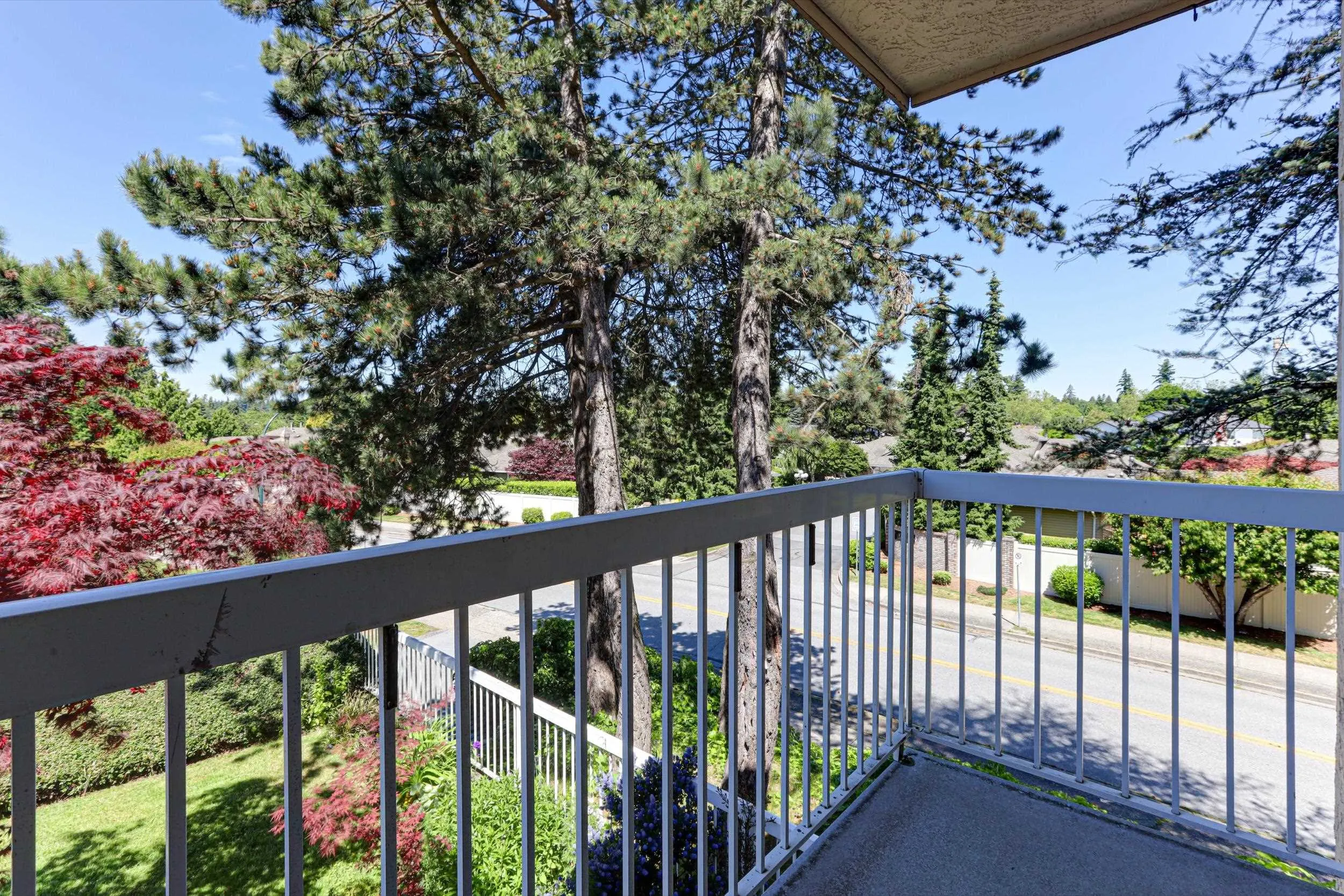 212 1860 E Southmere Crescent