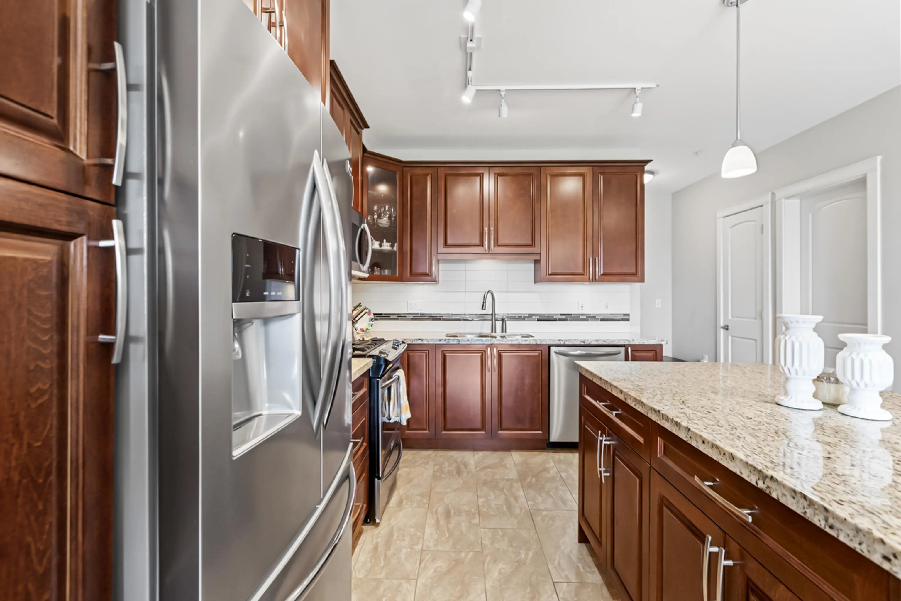 527A 8157 207 Street
