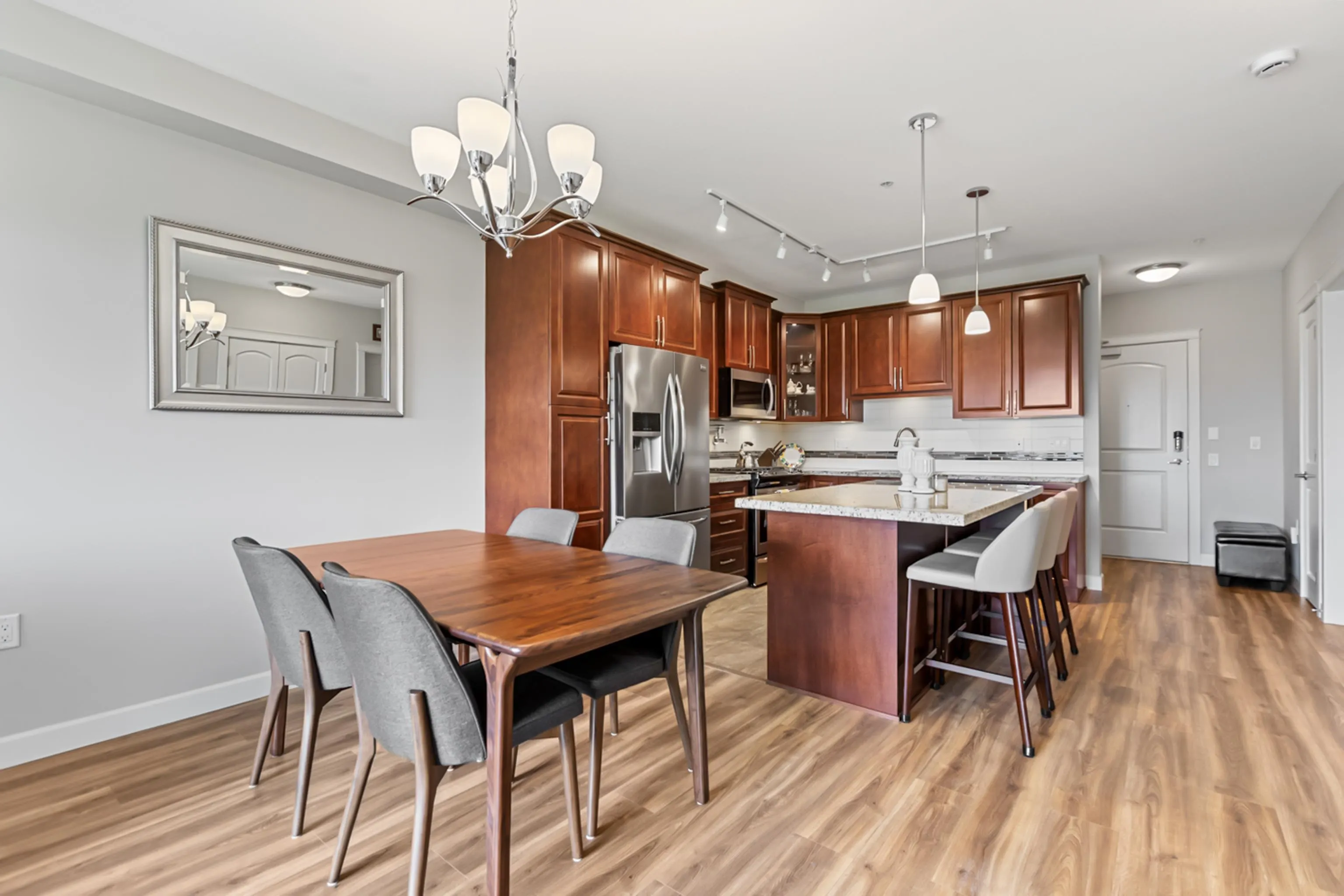 527A 8157 207 Street