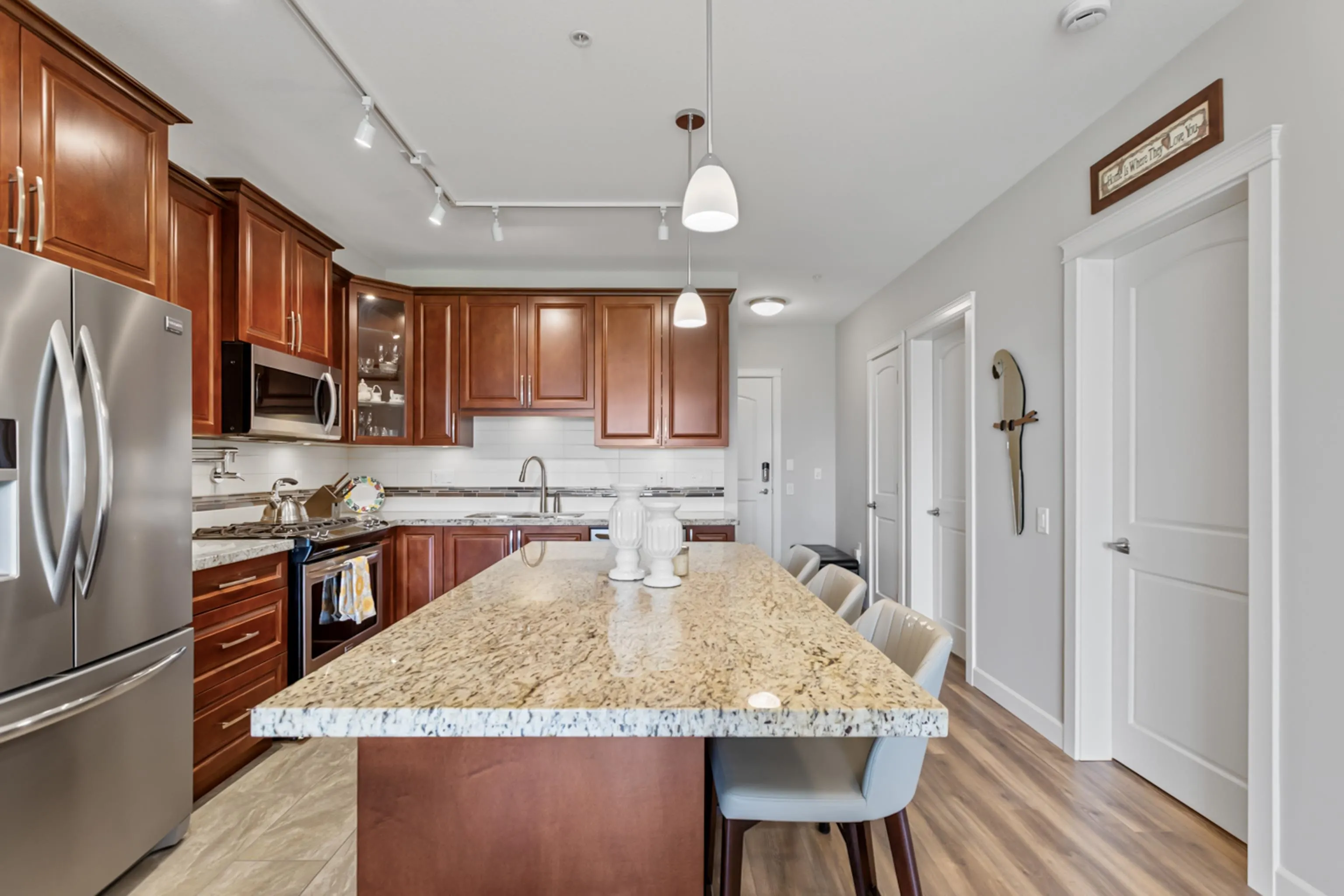 527A 8157 207 Street