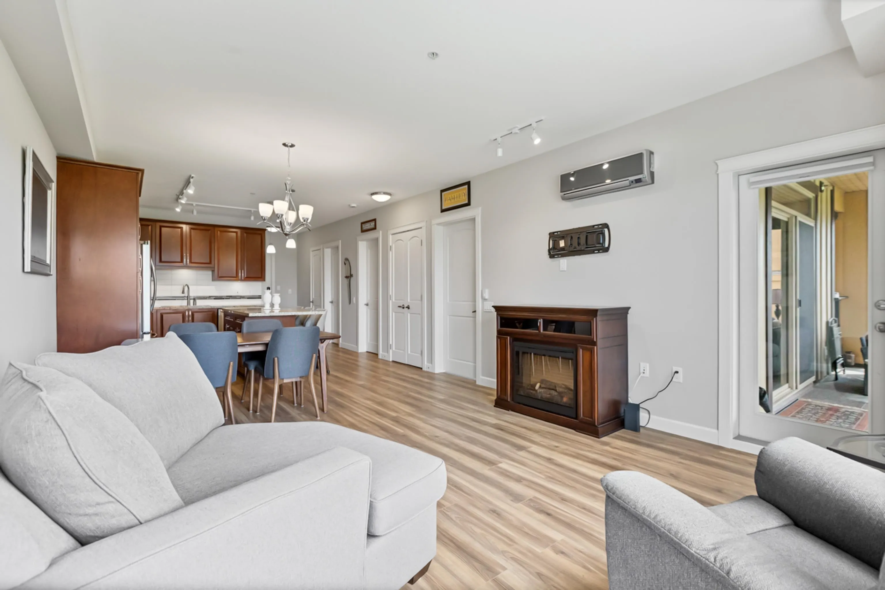 527A 8157 207 Street