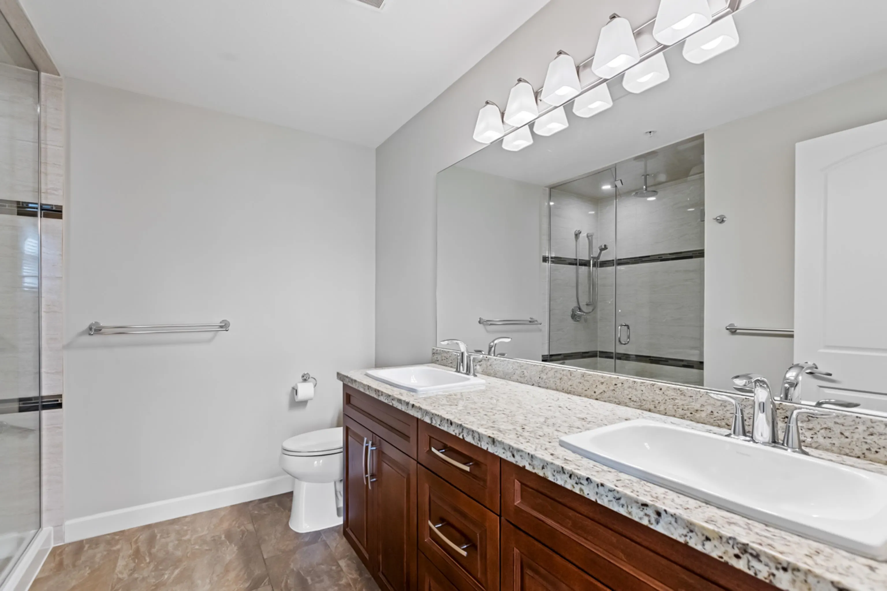 527A 8157 207 Street