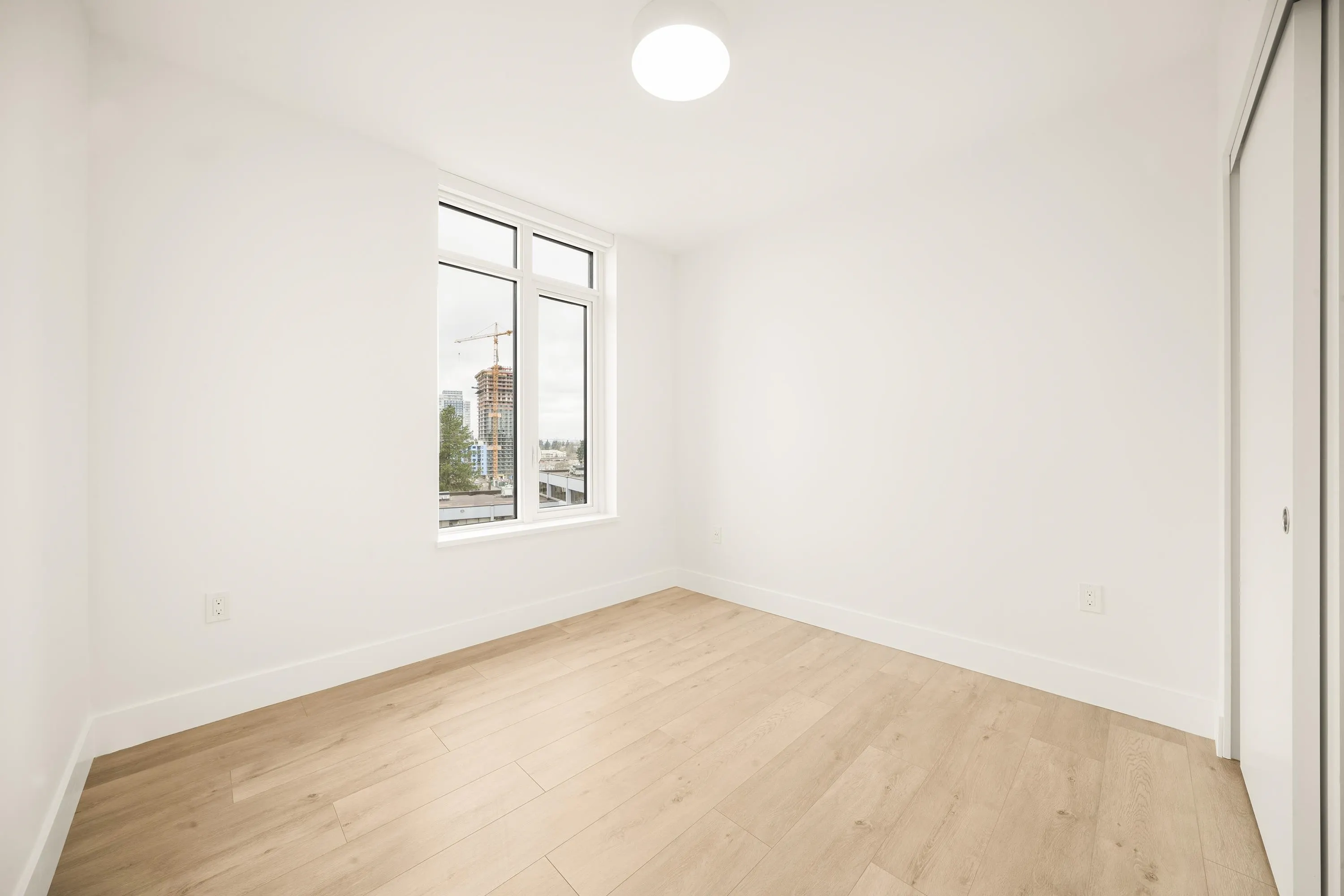 404 10428 Whalley Boulevard