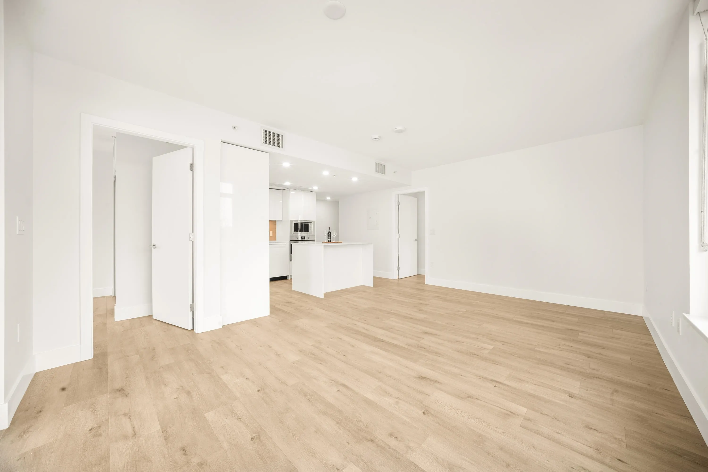 404 10428 Whalley Boulevard