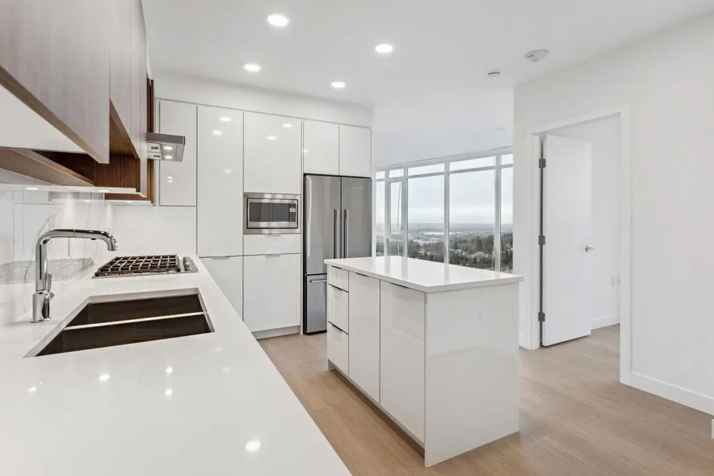 1808 7683 Park Crescent