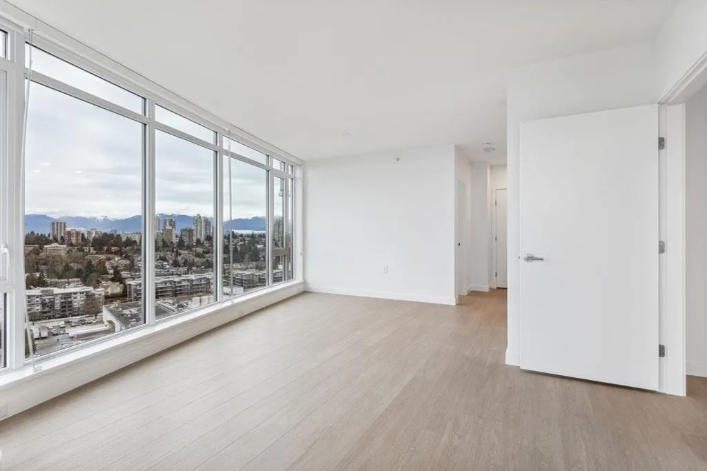 1808 7683 Park Crescent