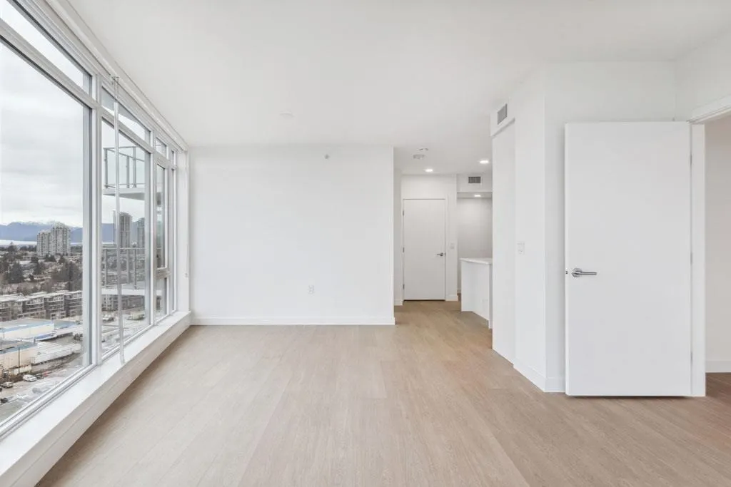 1808 7683 Park Crescent