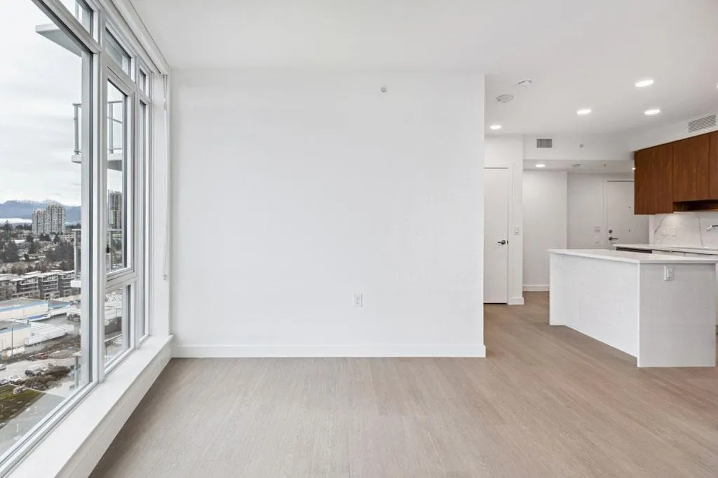 1808 7683 Park Crescent
