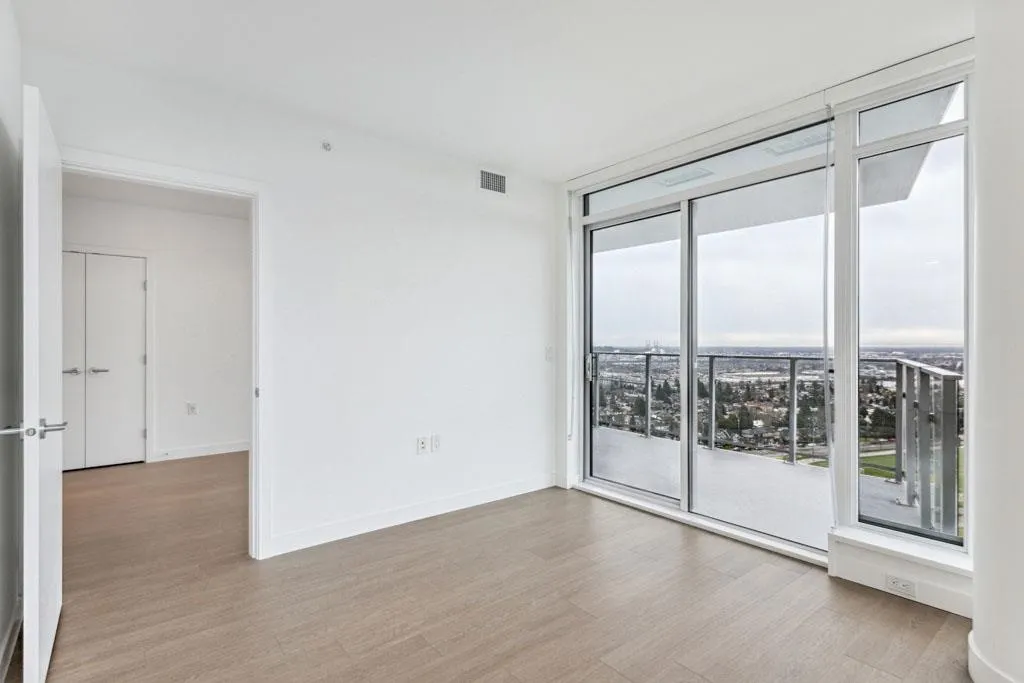 1808 7683 Park Crescent
