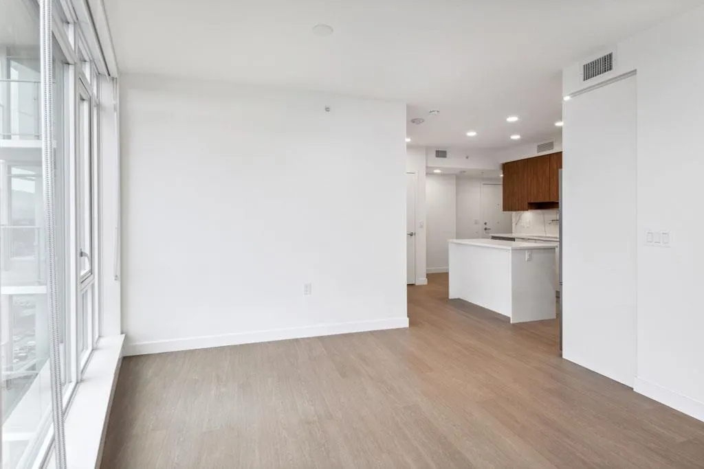 1808 7683 Park Crescent