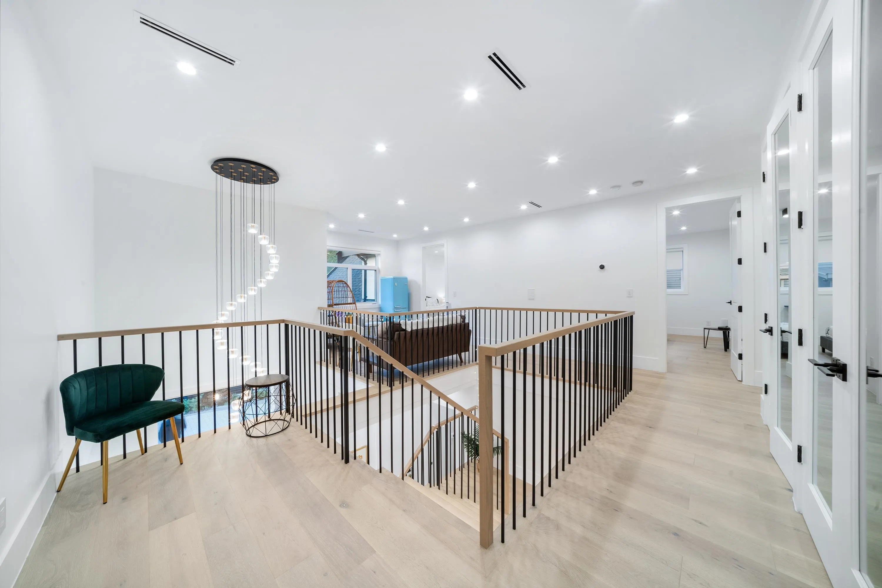 14022 20a Avenue