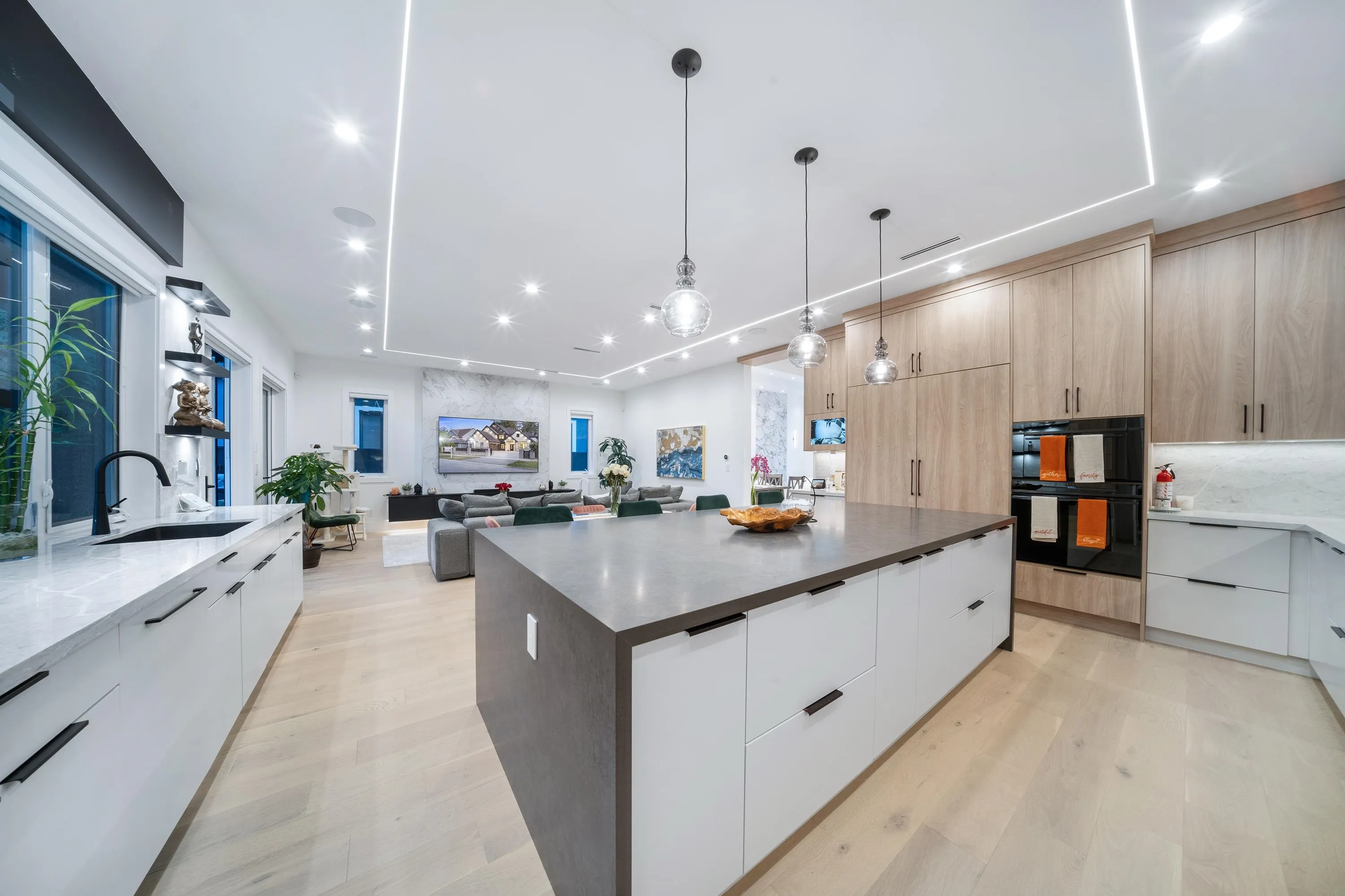 14022 20a Avenue