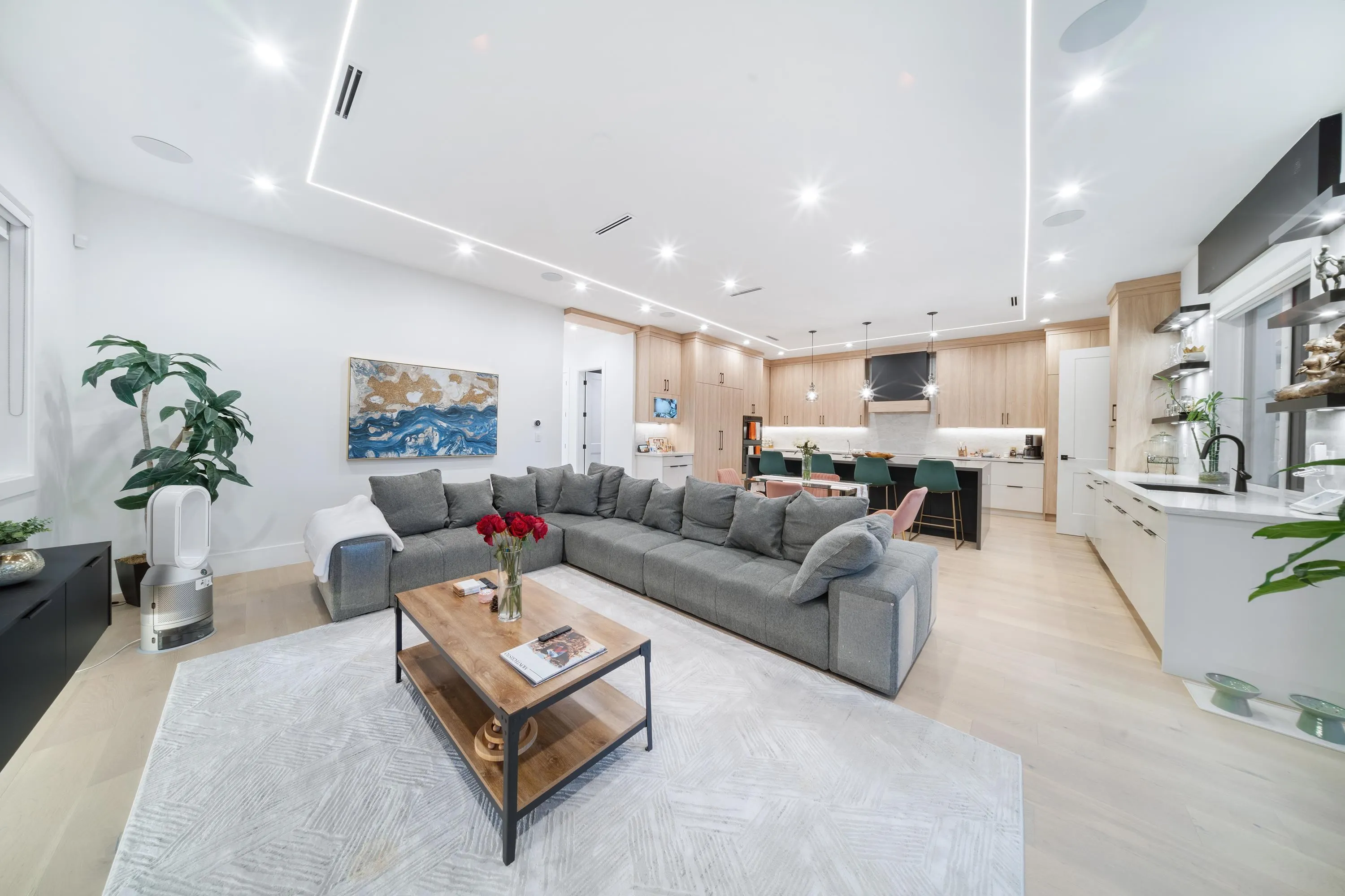 14022 20a Avenue