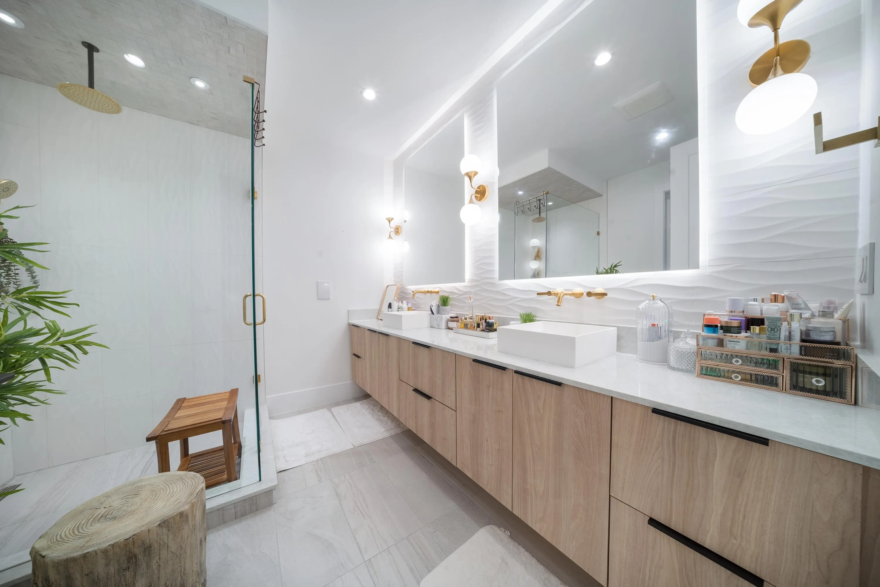 14022 20a Avenue