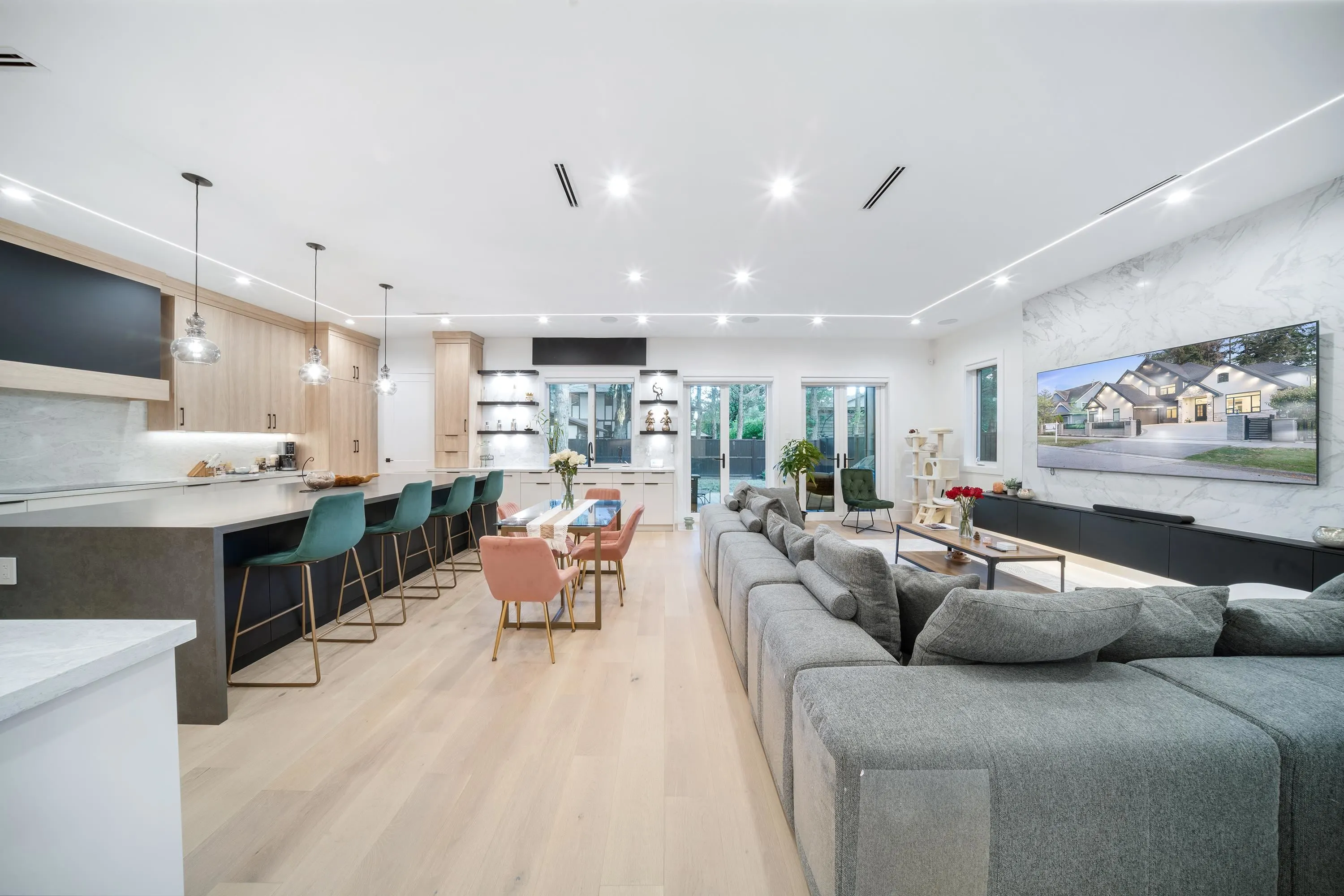 14022 20a Avenue