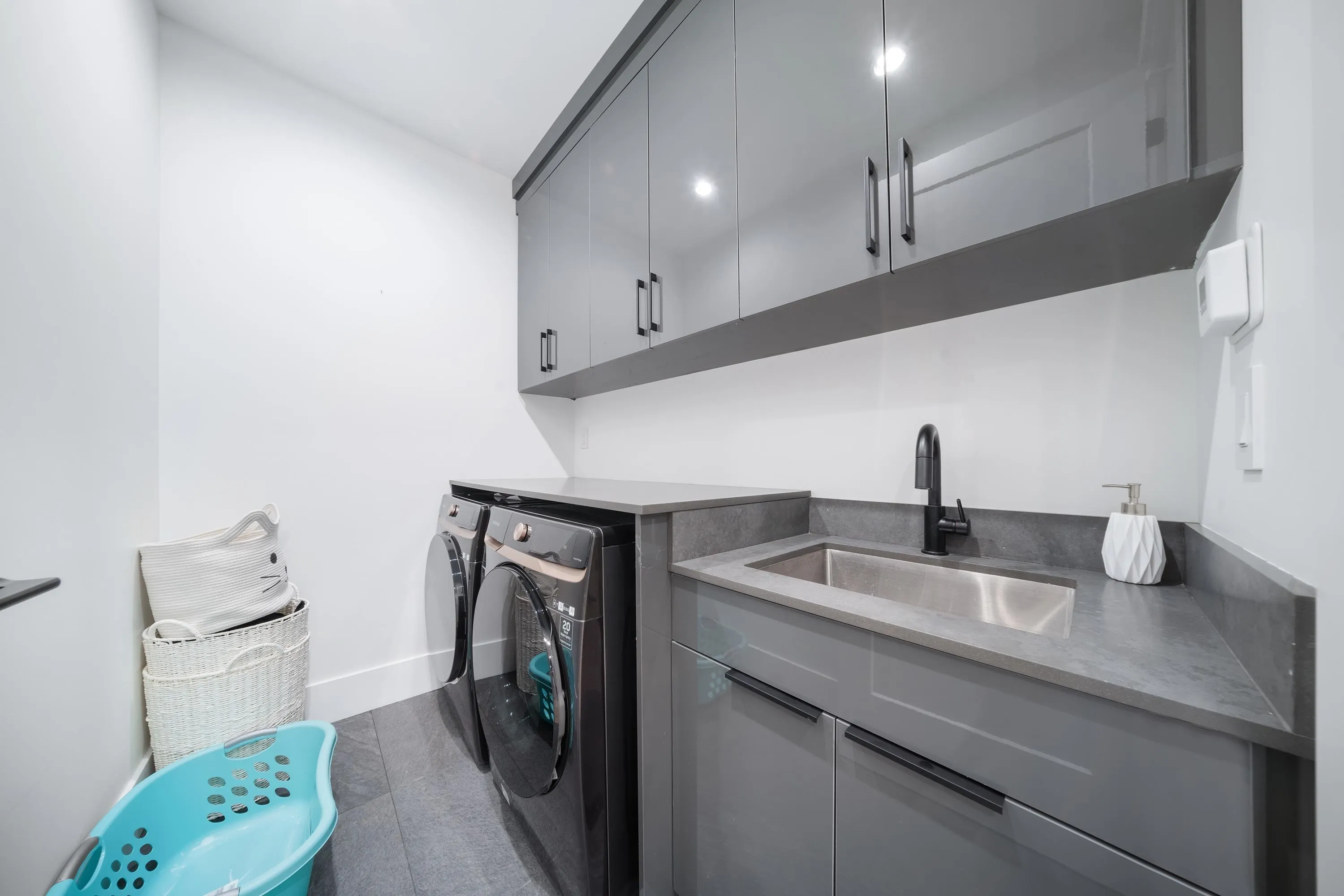 14022 20a Avenue