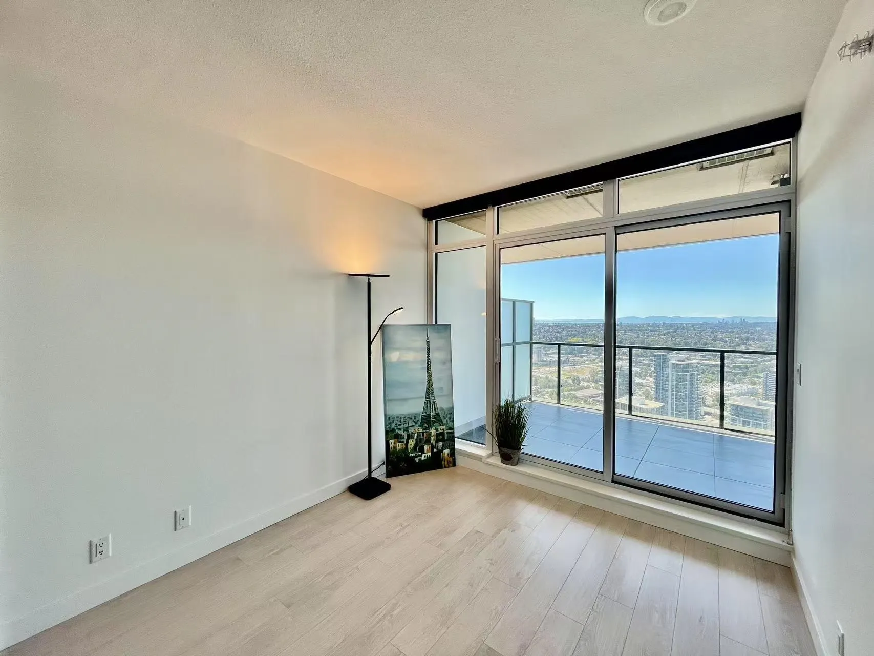 4708 4880 Lougheed Highway