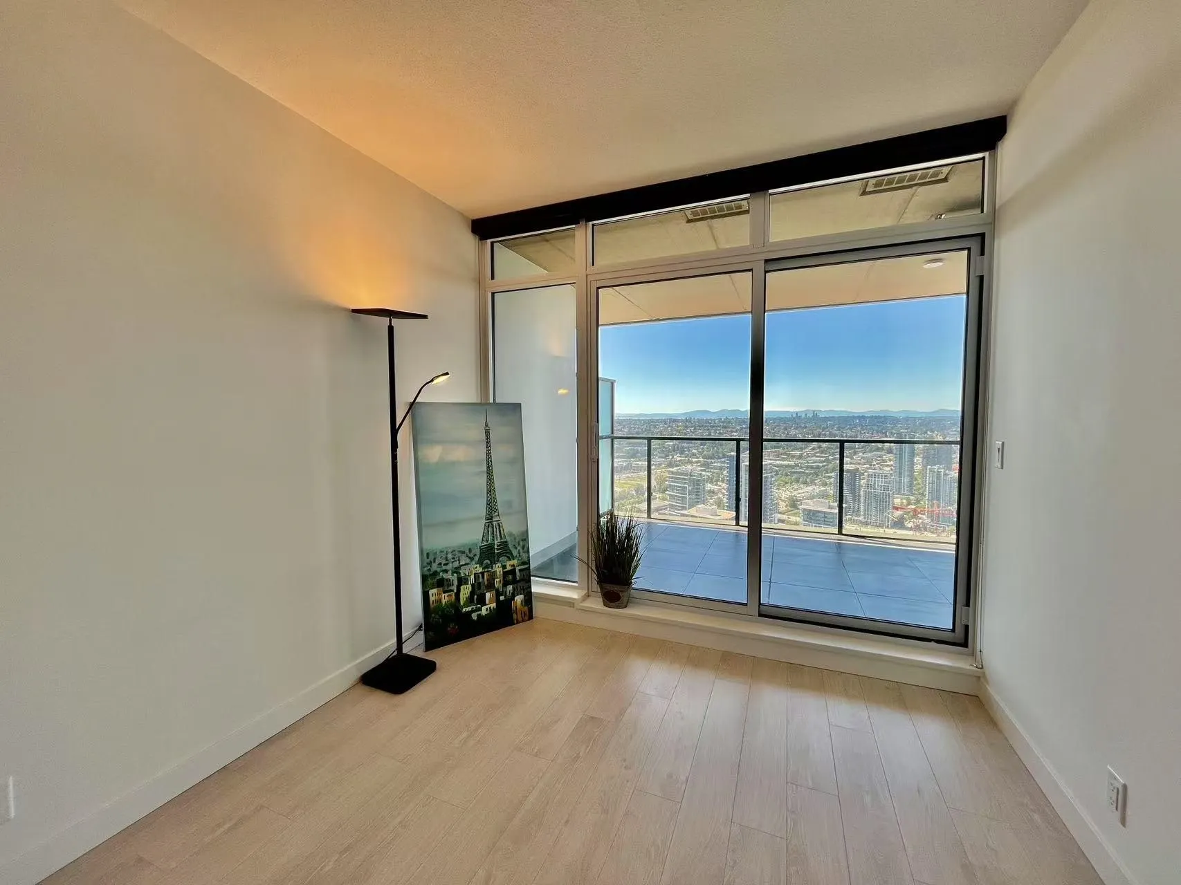 4708 4880 Lougheed Highway