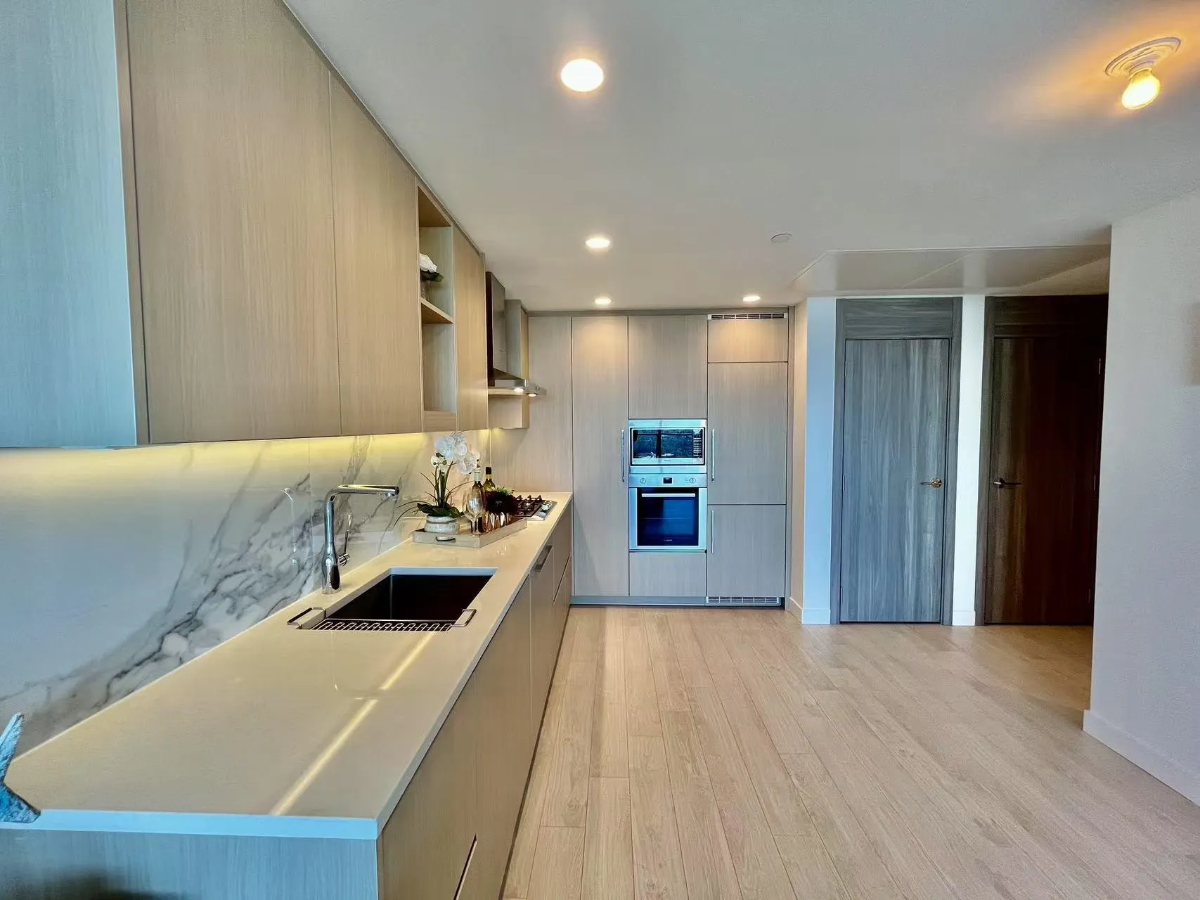 4708 4880 Lougheed Highway