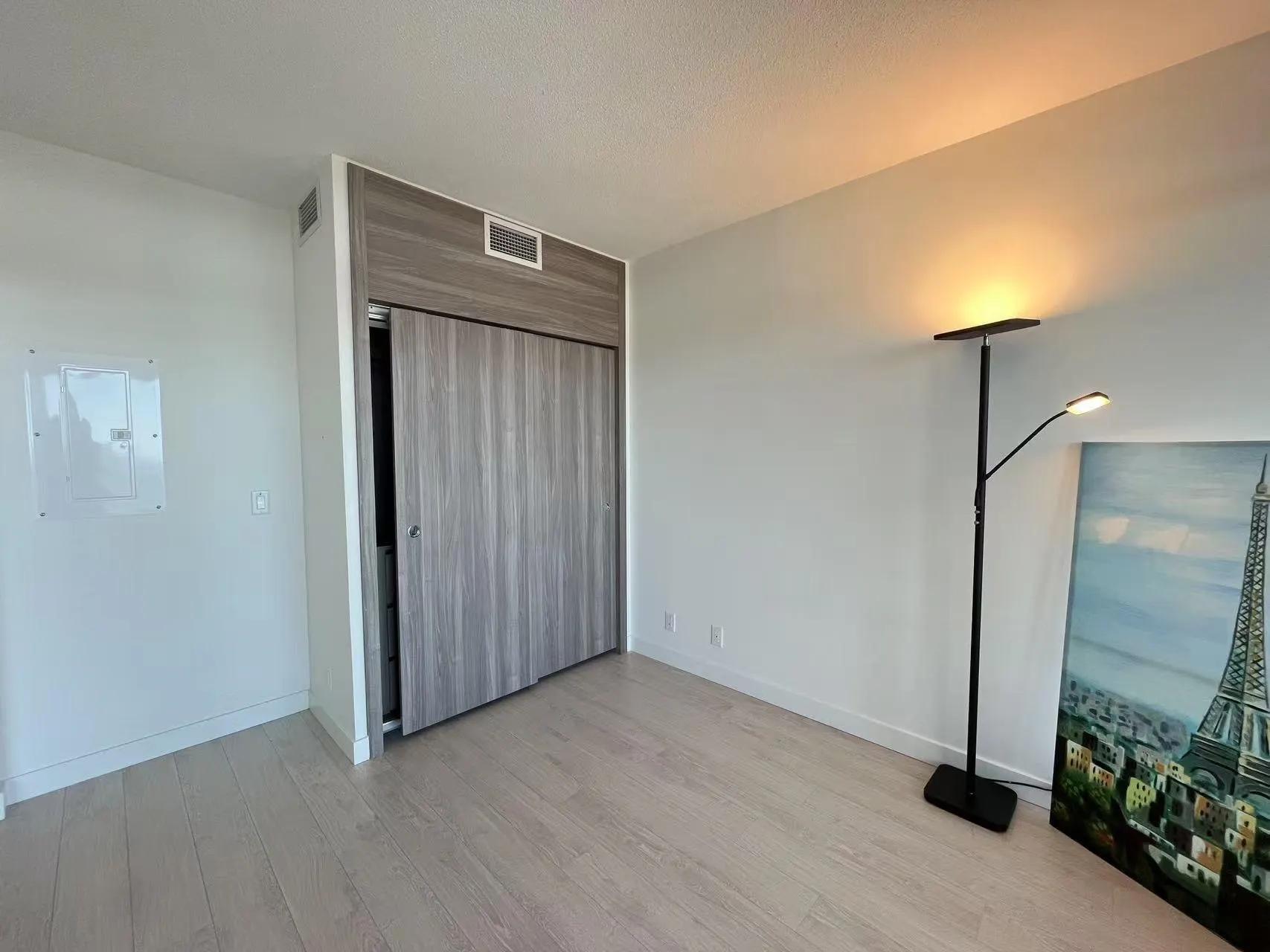 4708 4880 Lougheed Highway