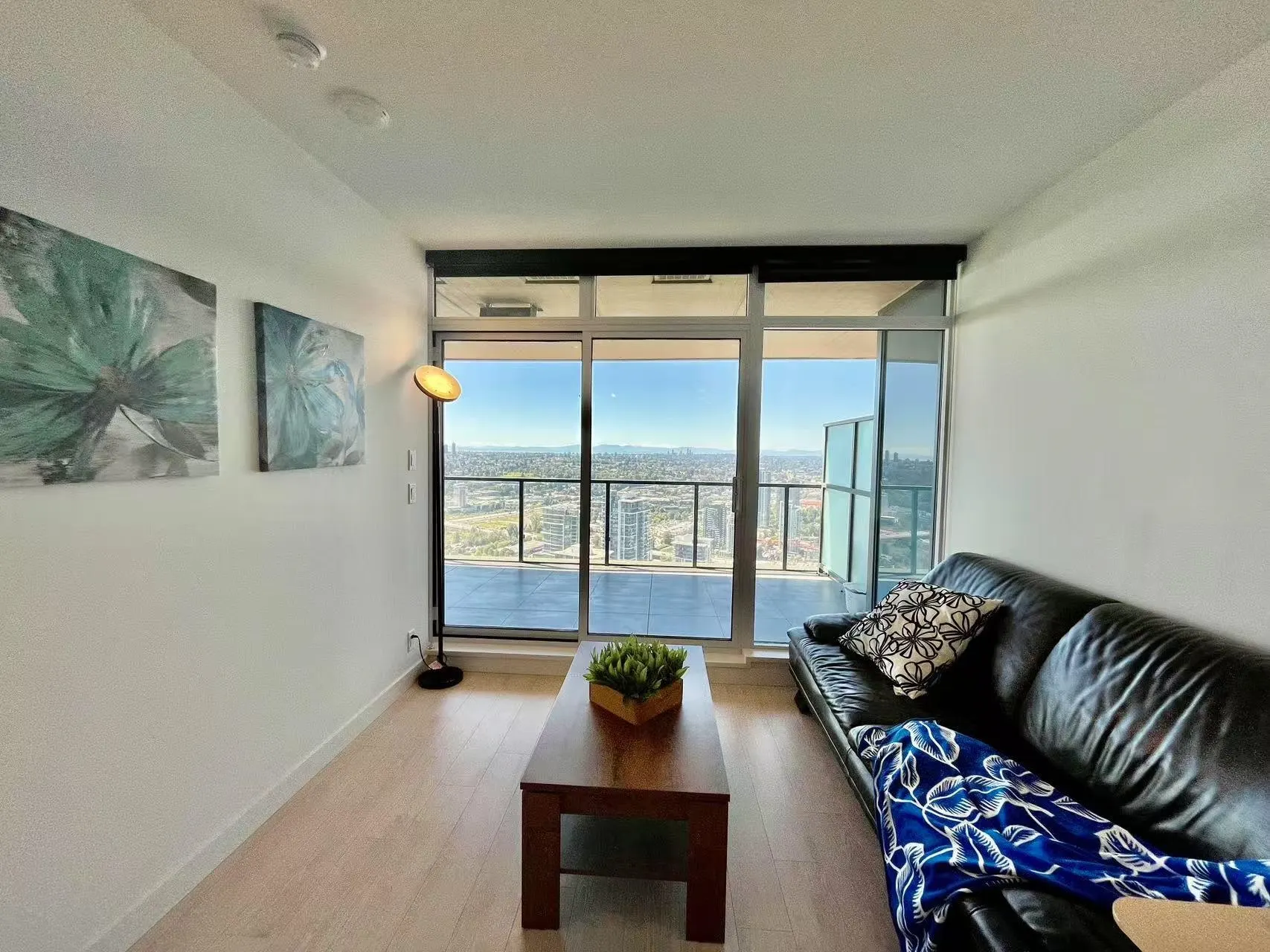 4708 4880 Lougheed Highway