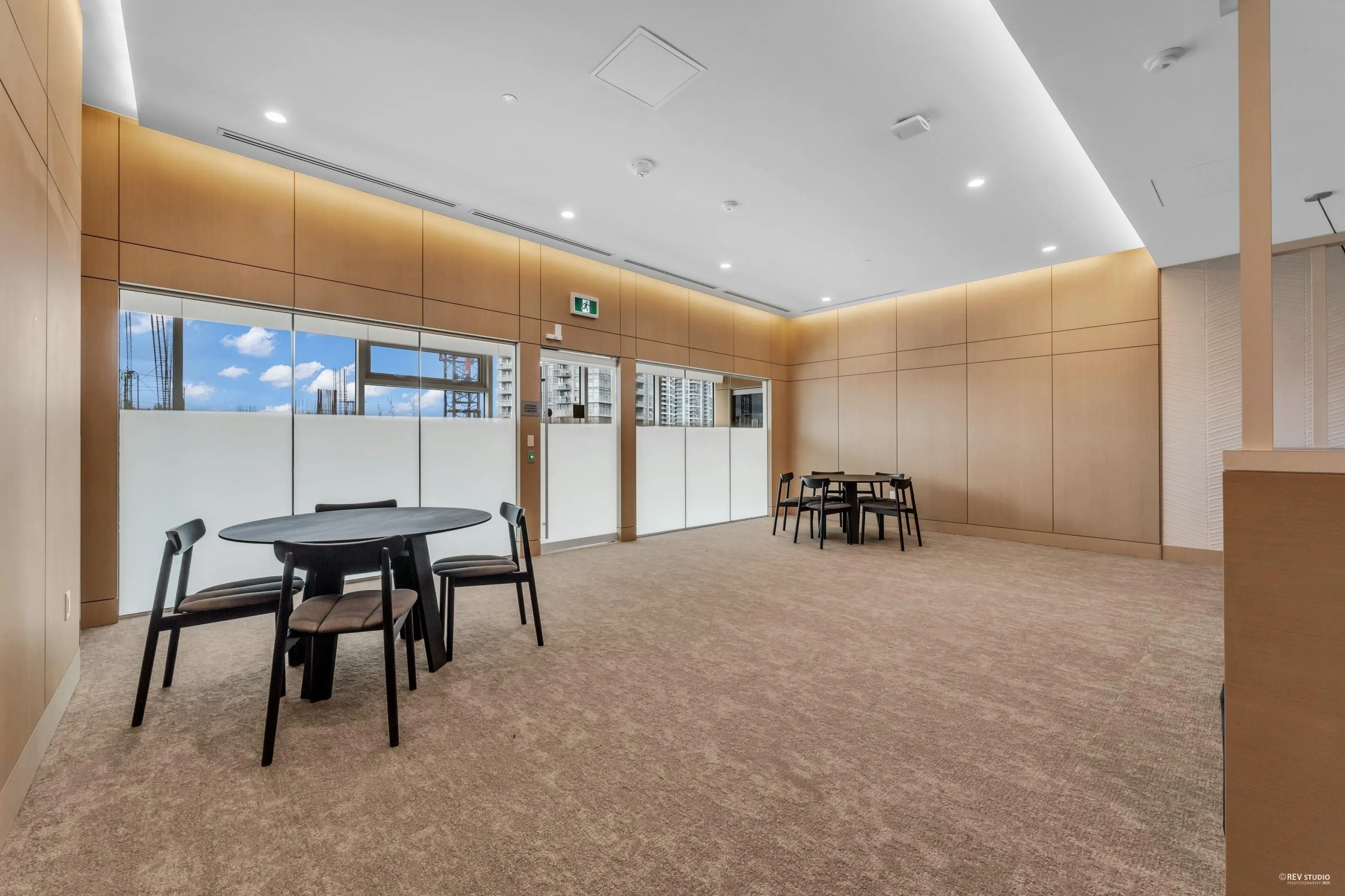 4708 4880 Lougheed Highway