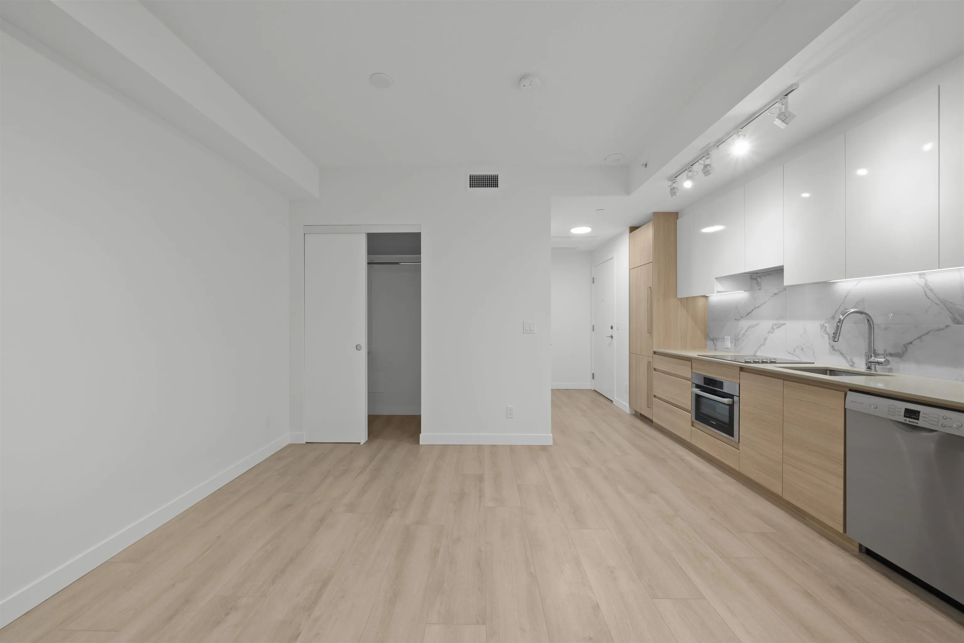 1014 10626 City Parkway