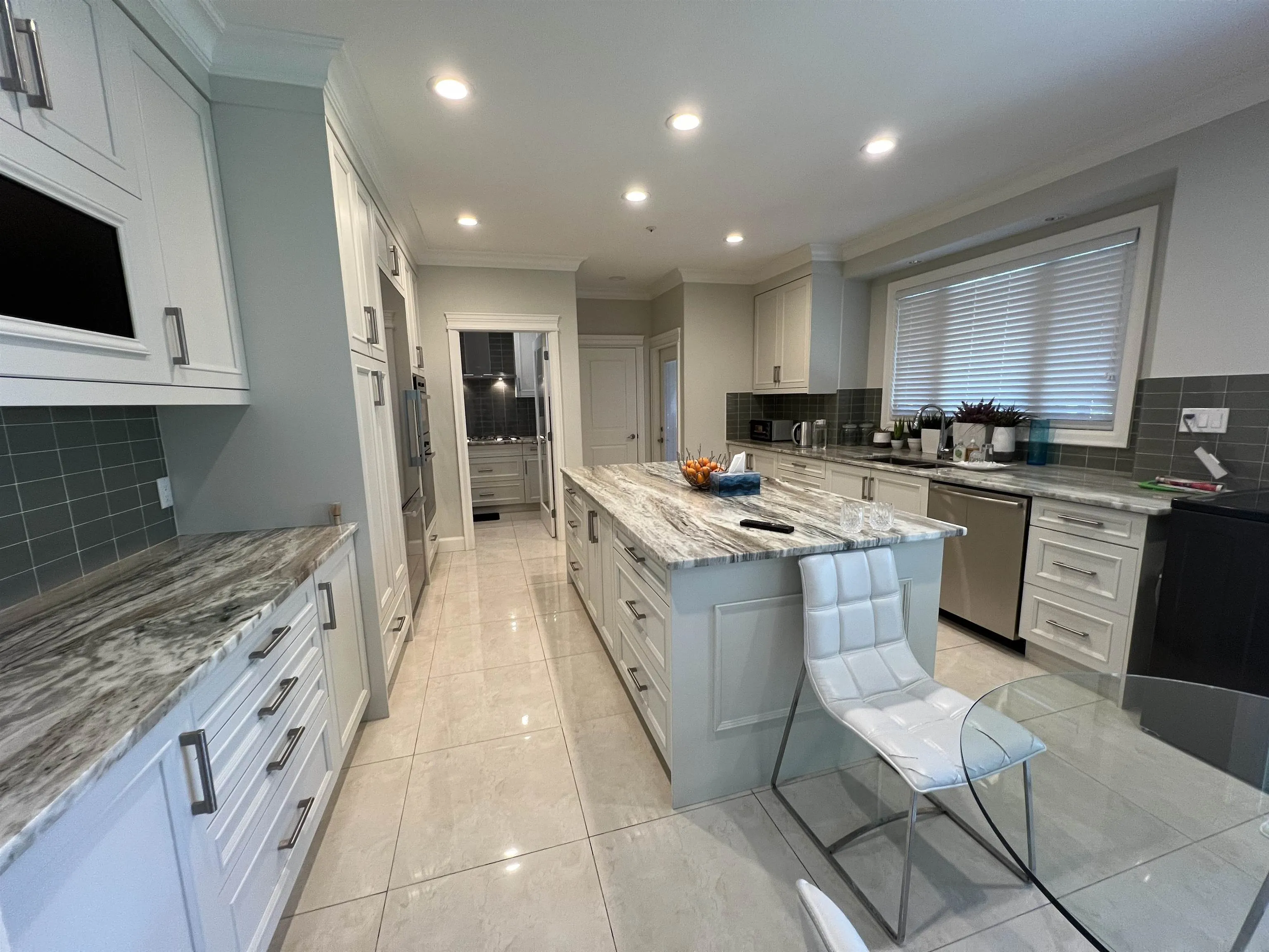 Main 71xx Angus Drive