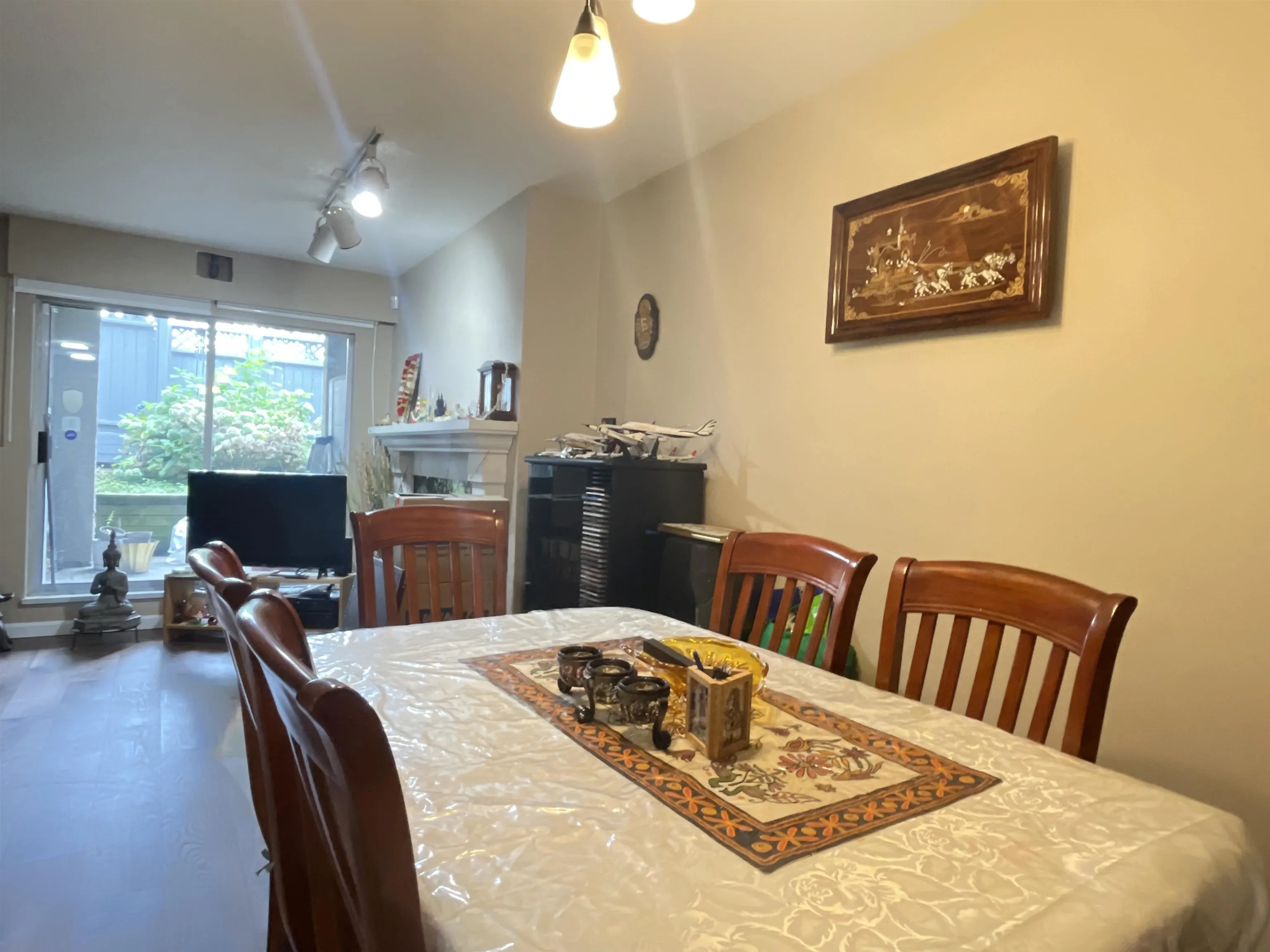 10x 3683 Wellington Avenue