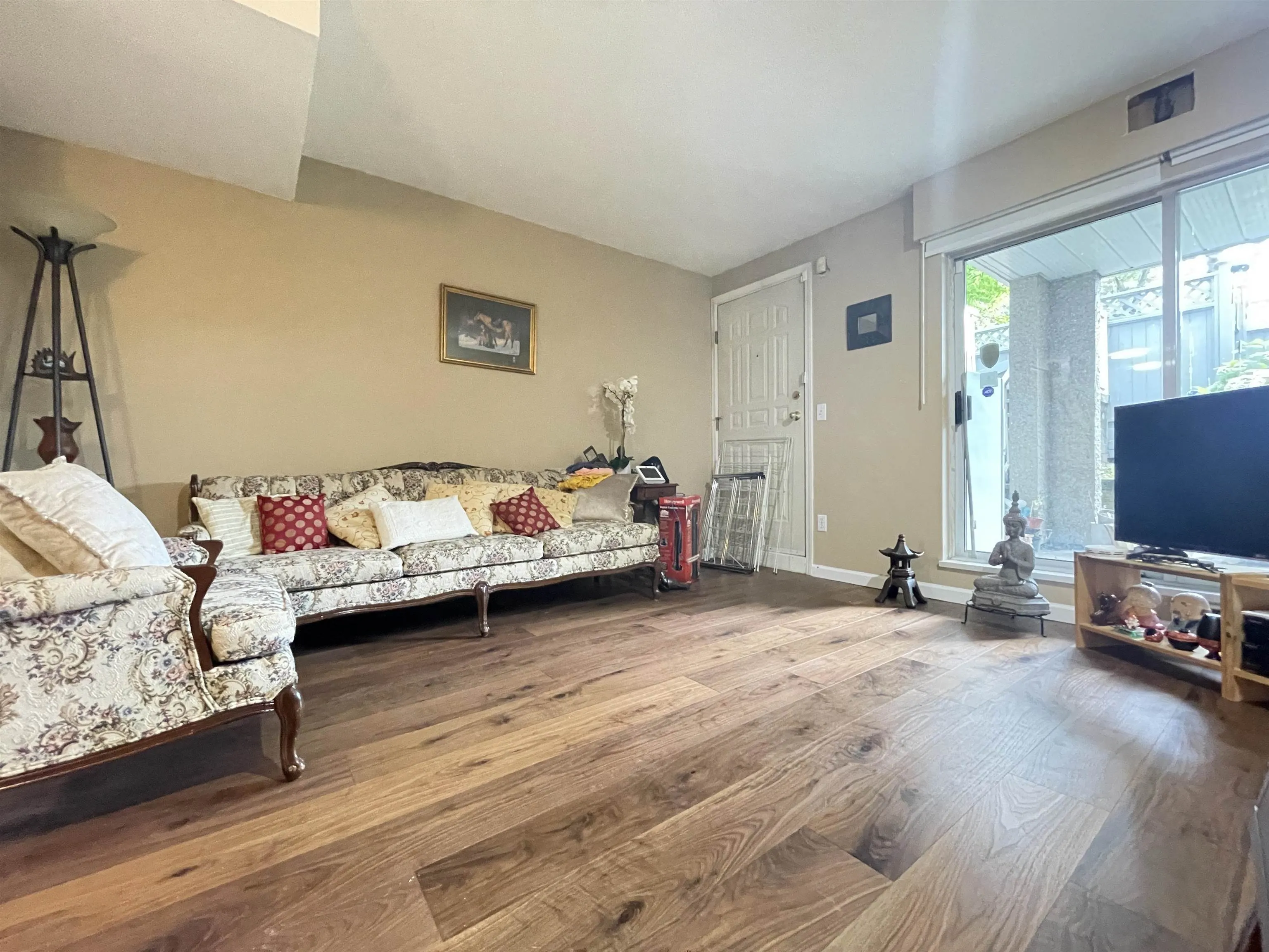 10x 3683 Wellington Avenue