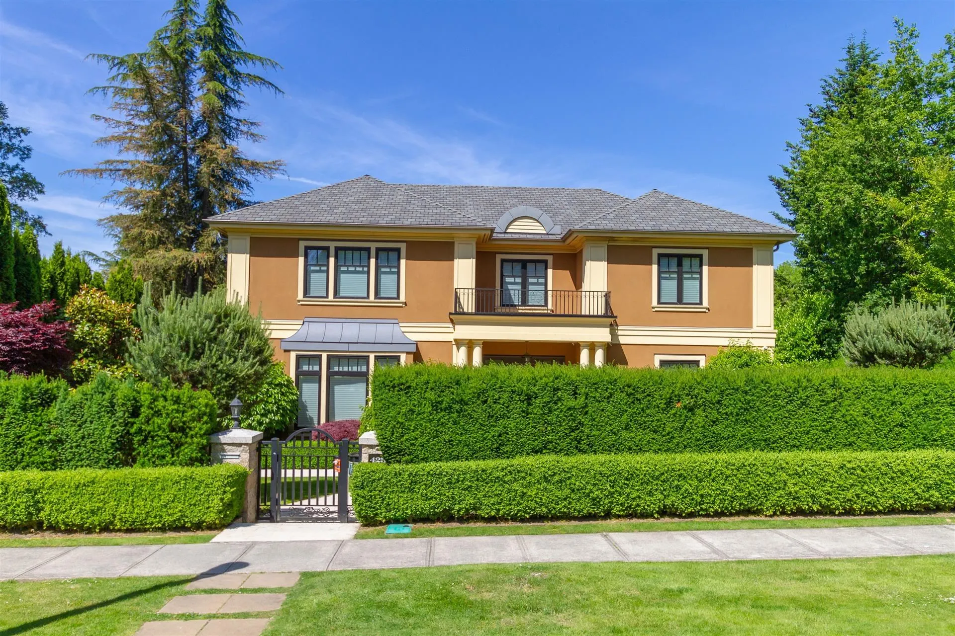 4239 Pine Crescent