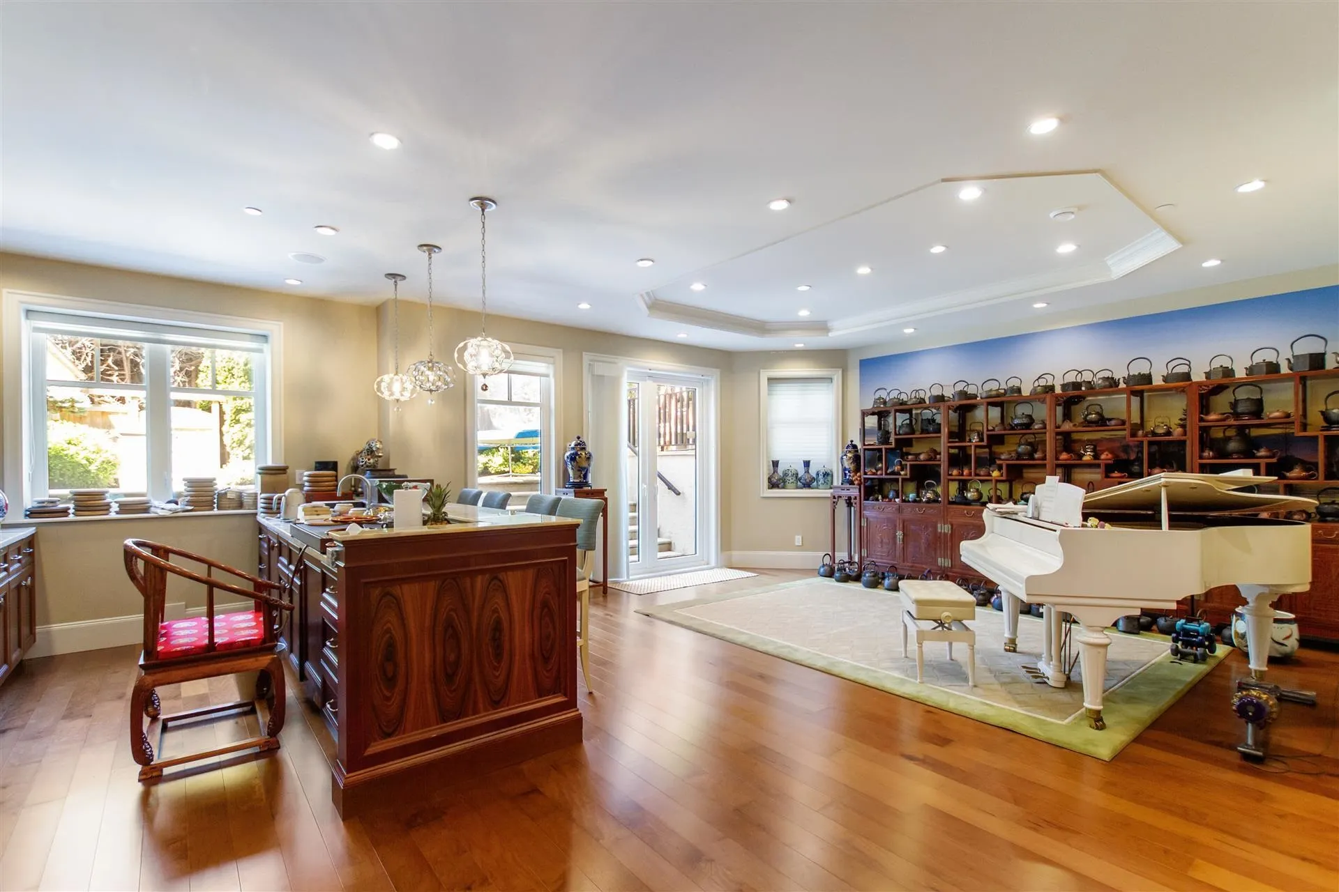 4239 Pine Crescent