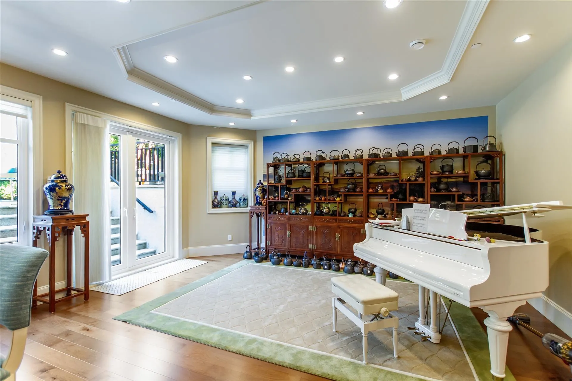 4239 Pine Crescent