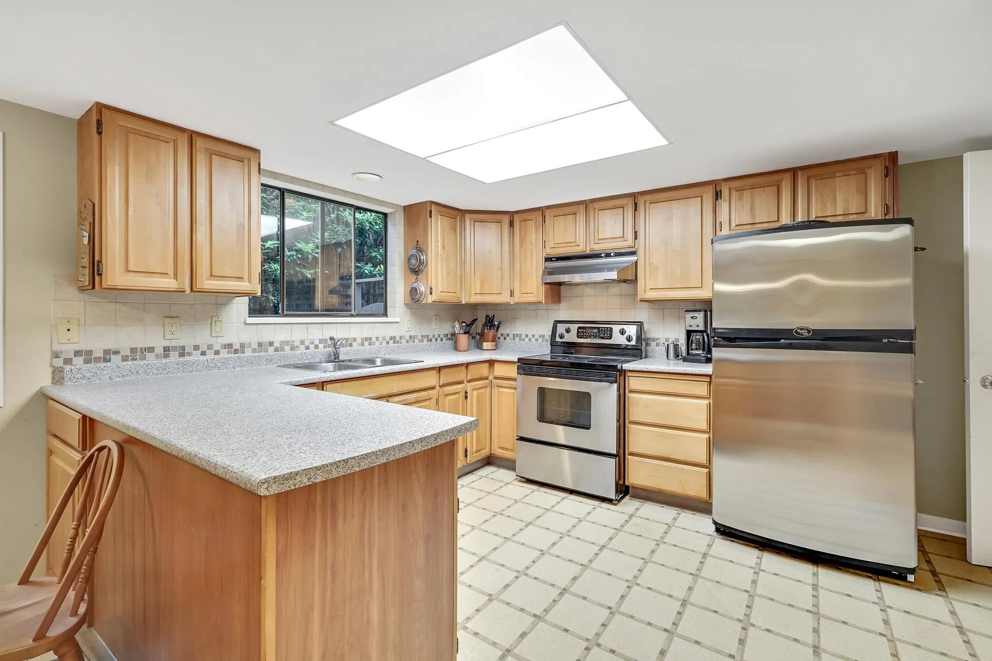 103 12749 16 Avenue