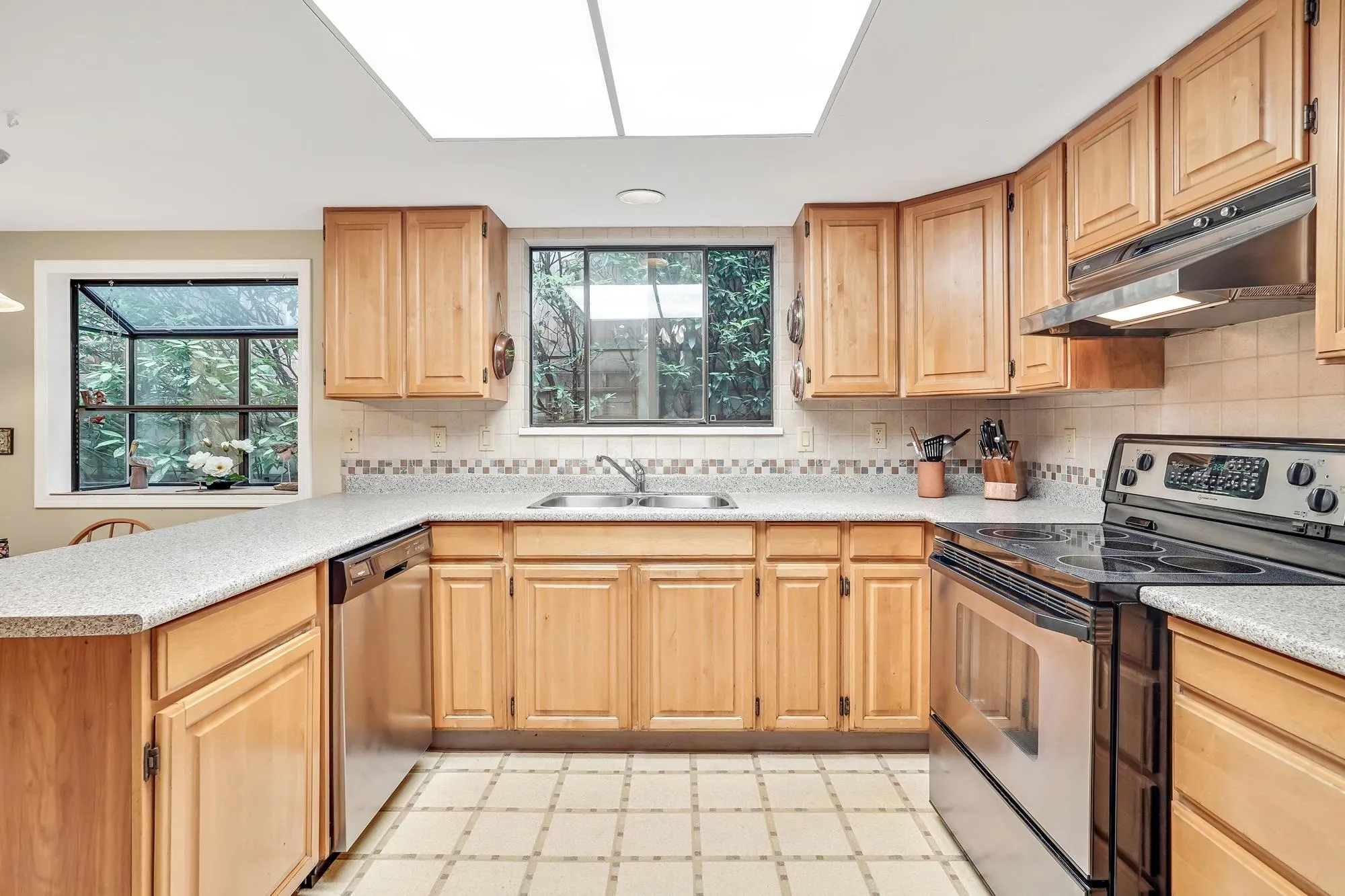 103 12749 16 Avenue