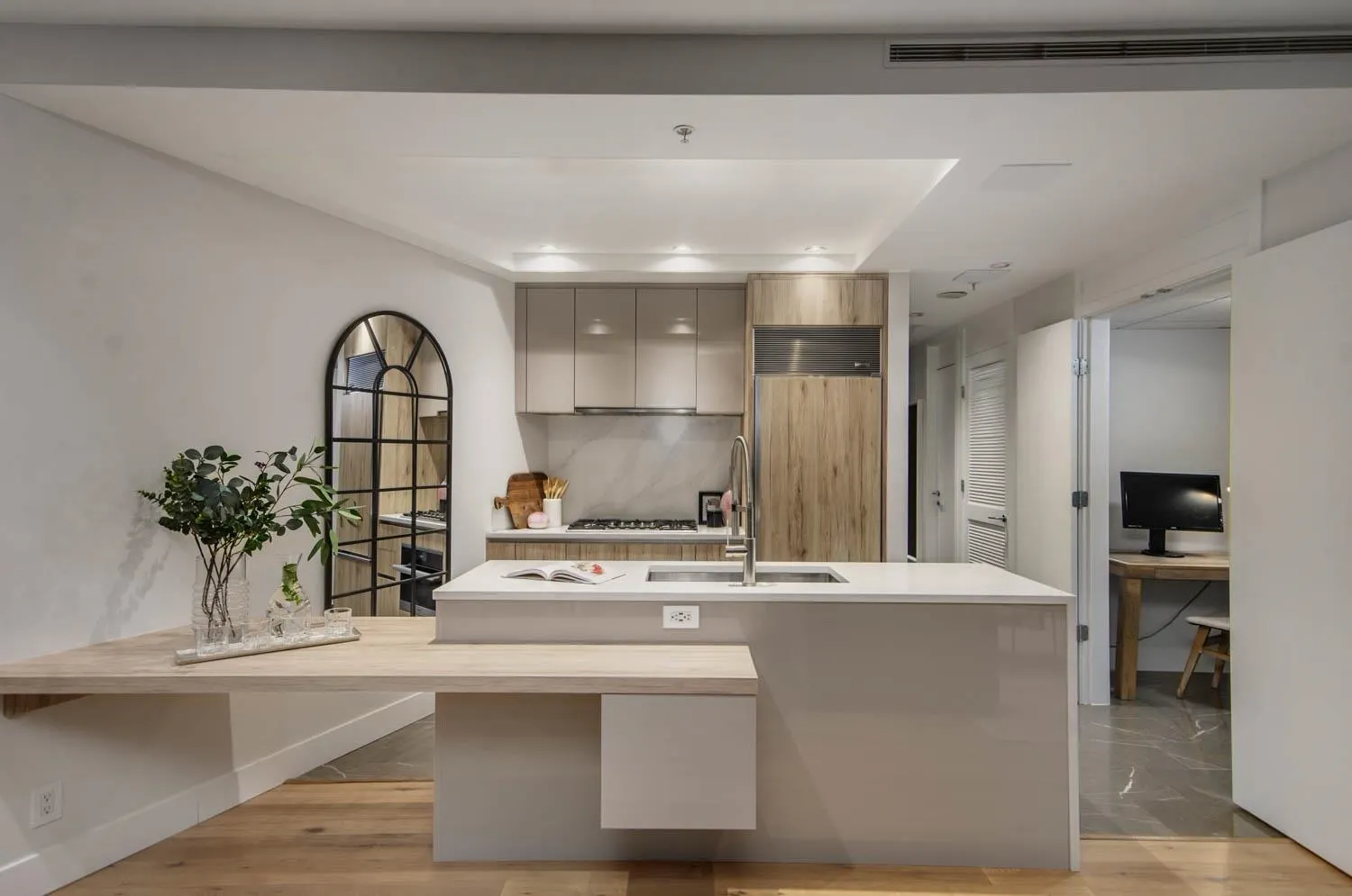 3405 1077 W Cordova Street