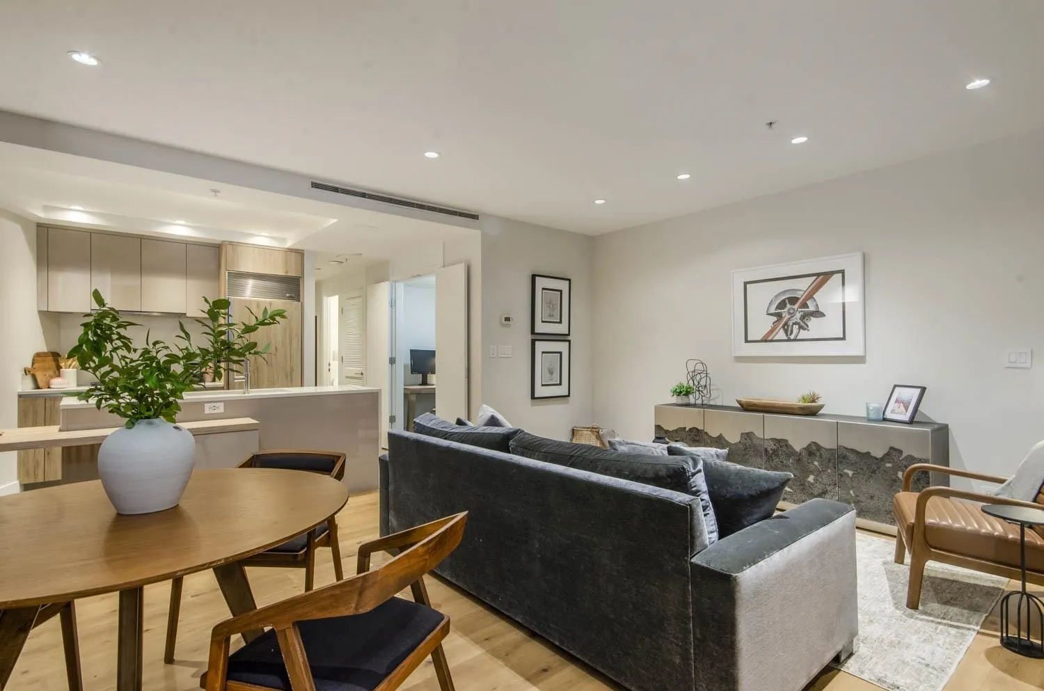 3405 1077 W Cordova Street