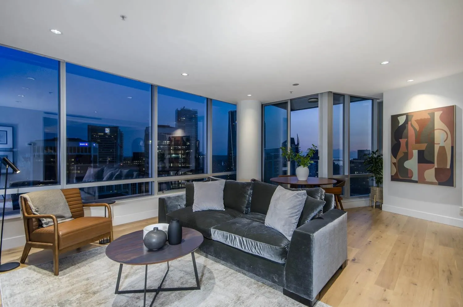 3405 1077 W Cordova Street