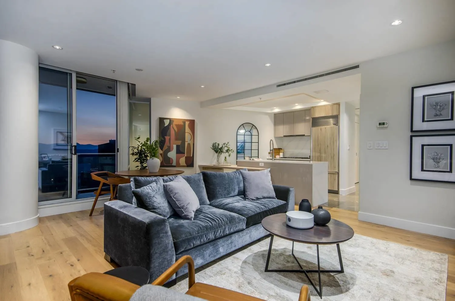 3405 1077 W Cordova Street