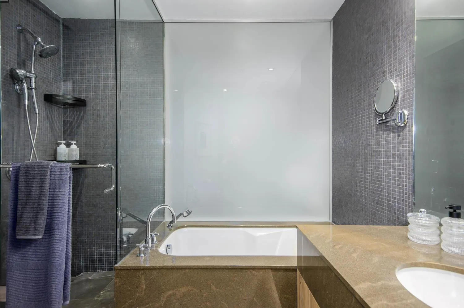 3405 1077 W Cordova Street