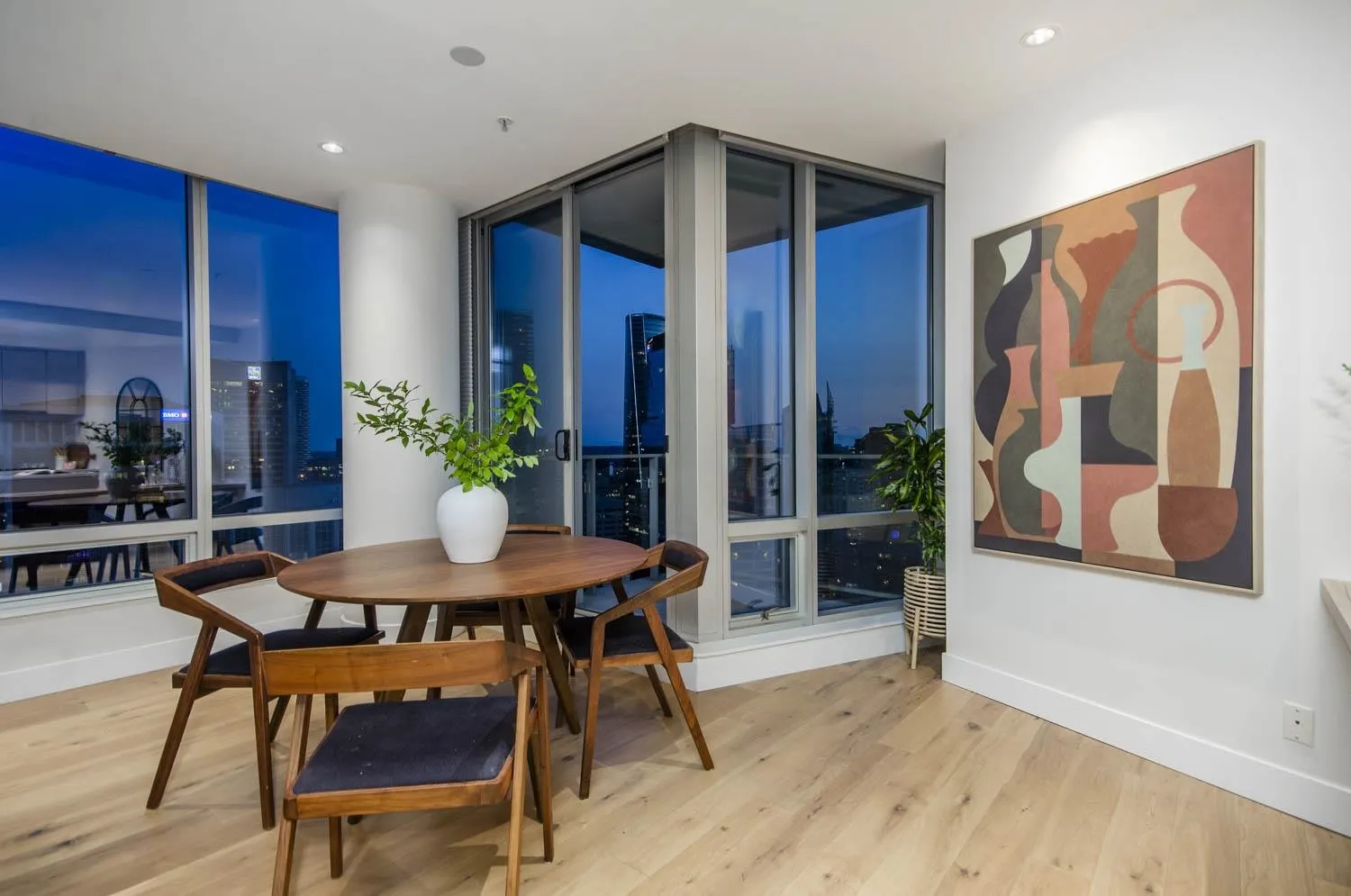 3405 1077 W Cordova Street