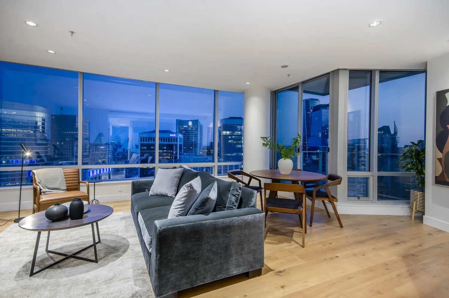 3405 1077 W Cordova Street