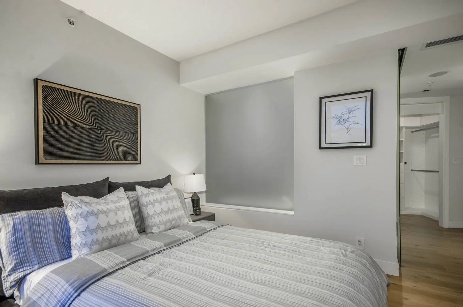 3405 1077 W Cordova Street