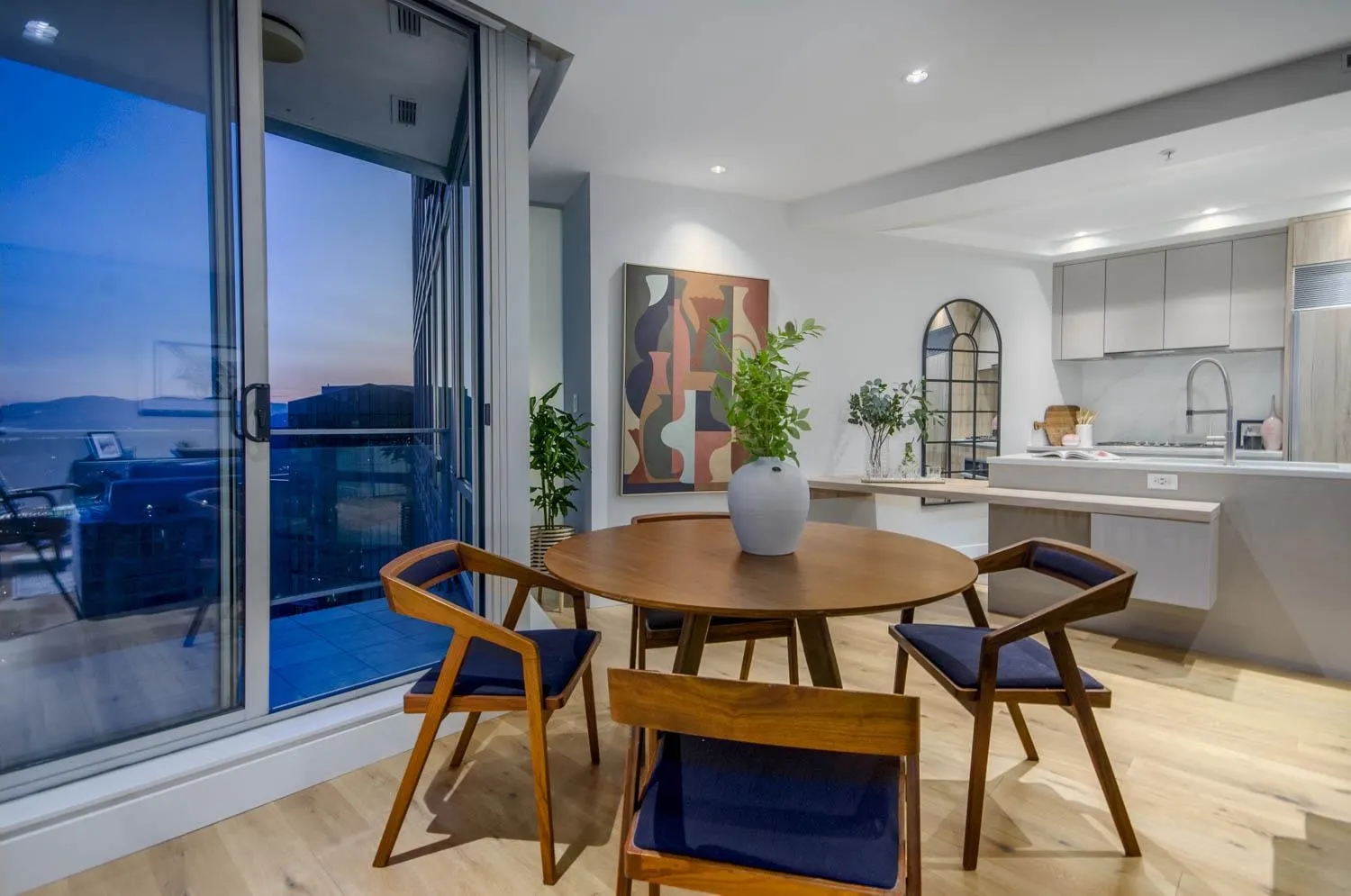 3405 1077 W Cordova Street