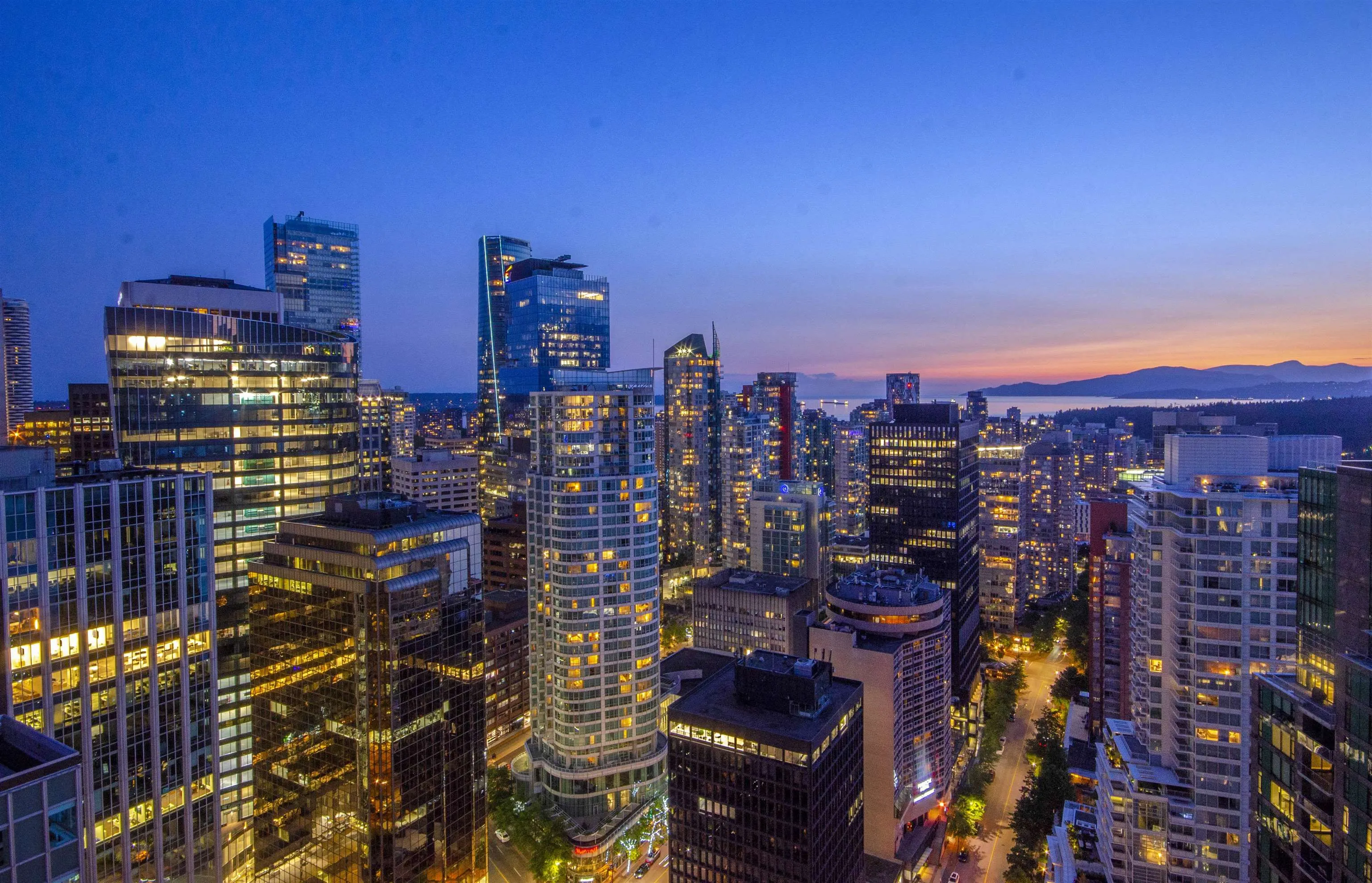 3405 1077 W Cordova Street