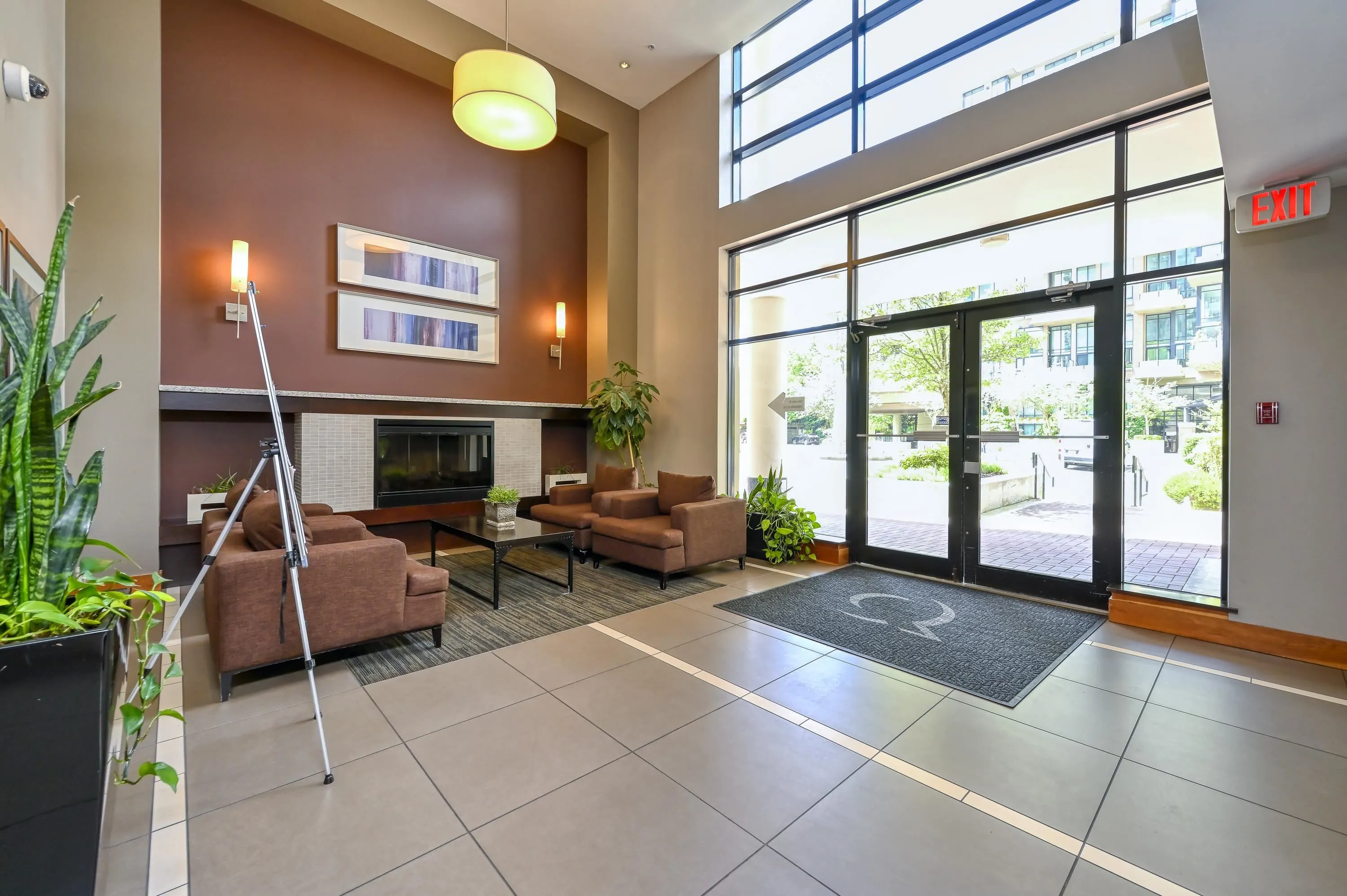 1607 1 Renaissance Square
