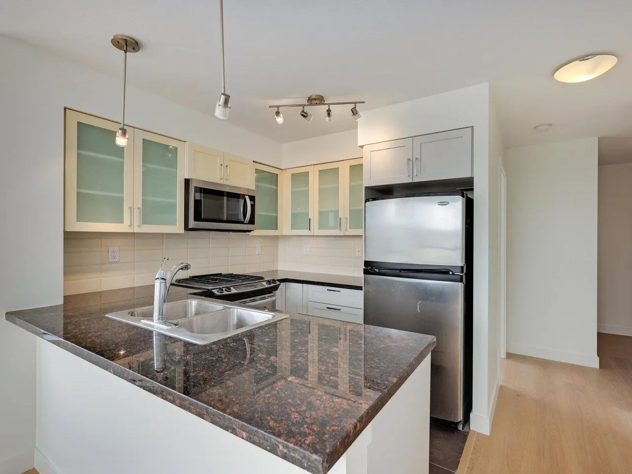 1607 1 Renaissance Square
