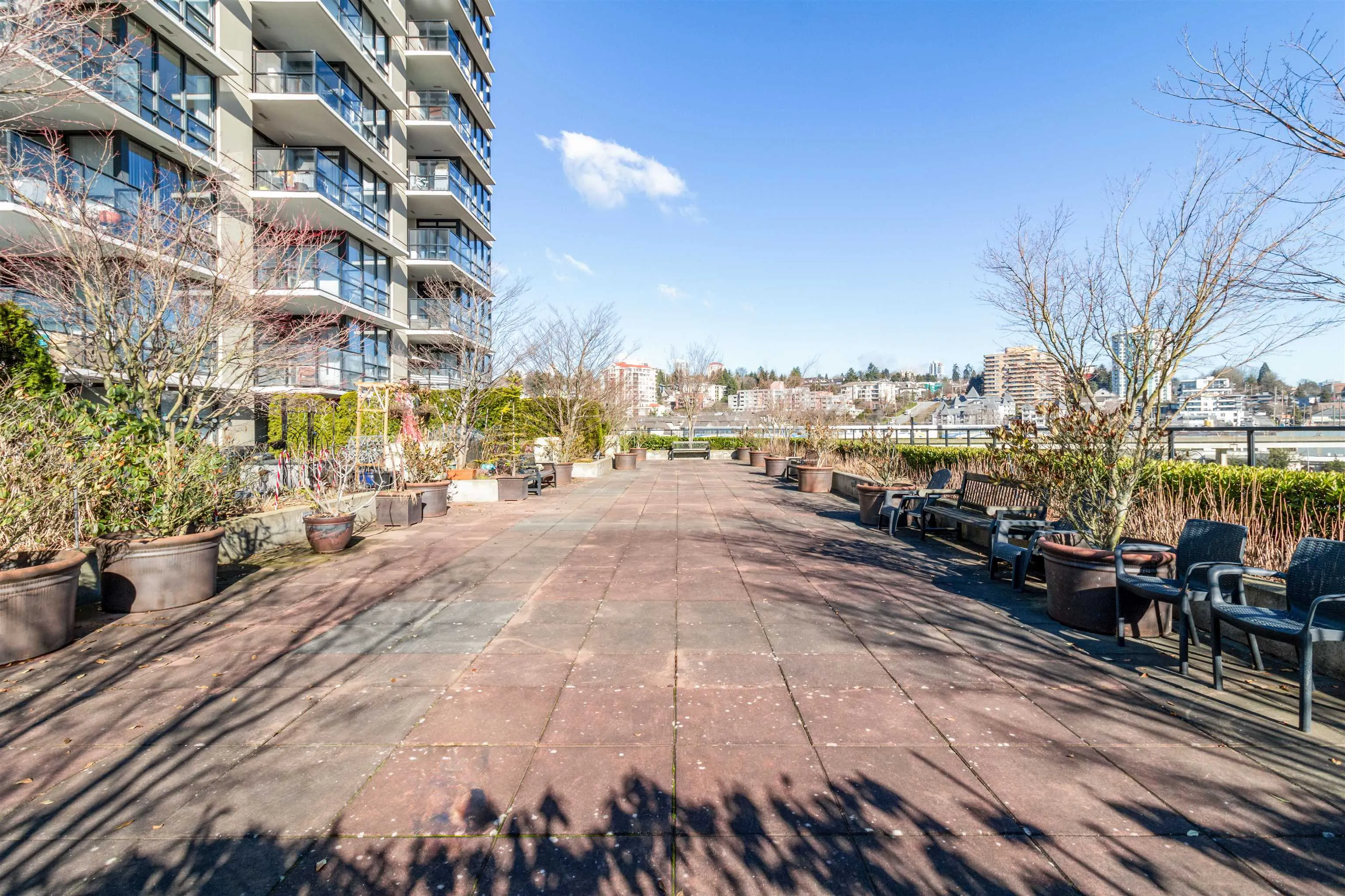 1607 1 Renaissance Square
