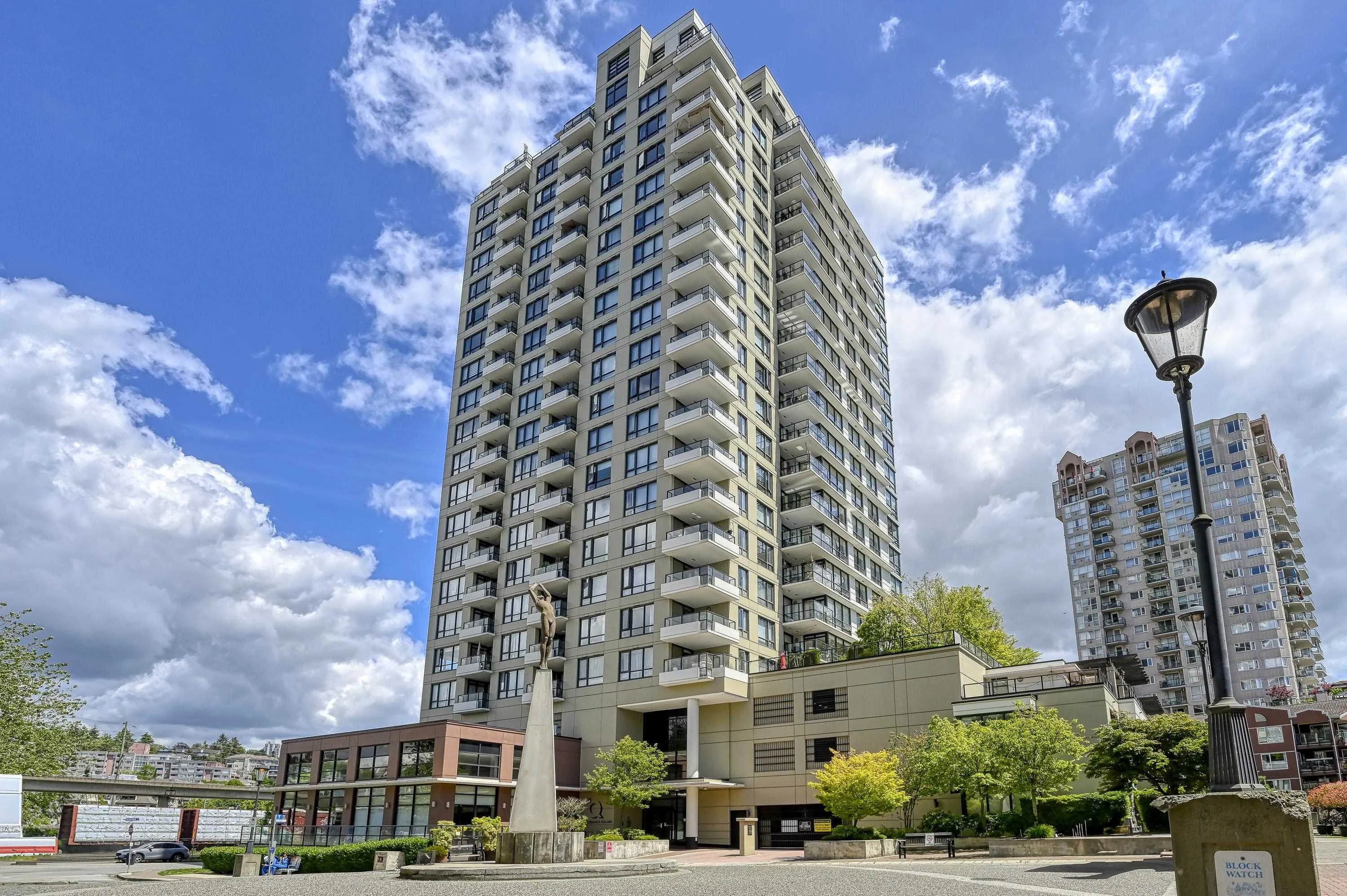 1607 1 Renaissance Square